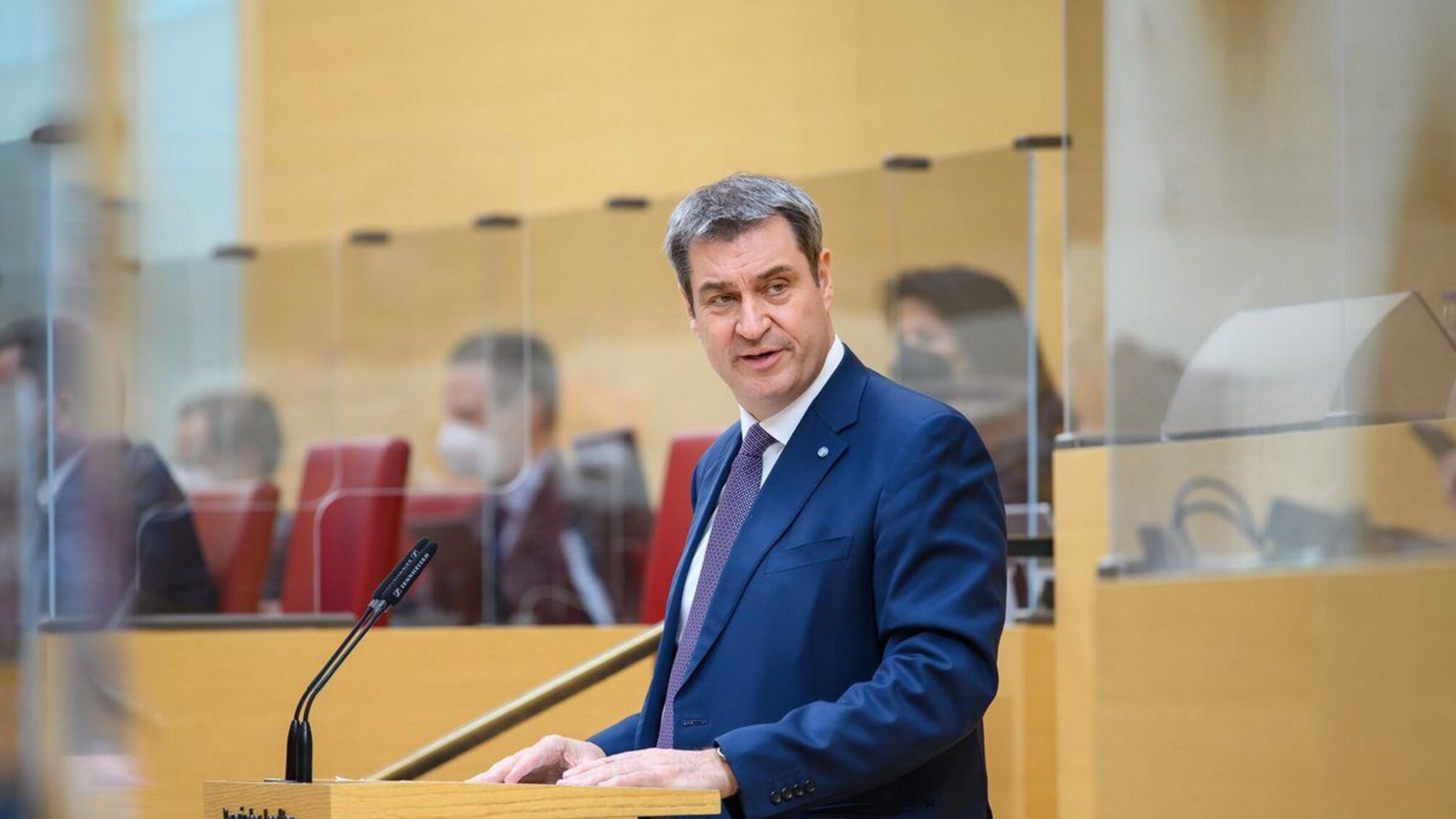 'Помощь мешает работать': лидер ХСС хочет отменить выплаты украинским беженцам