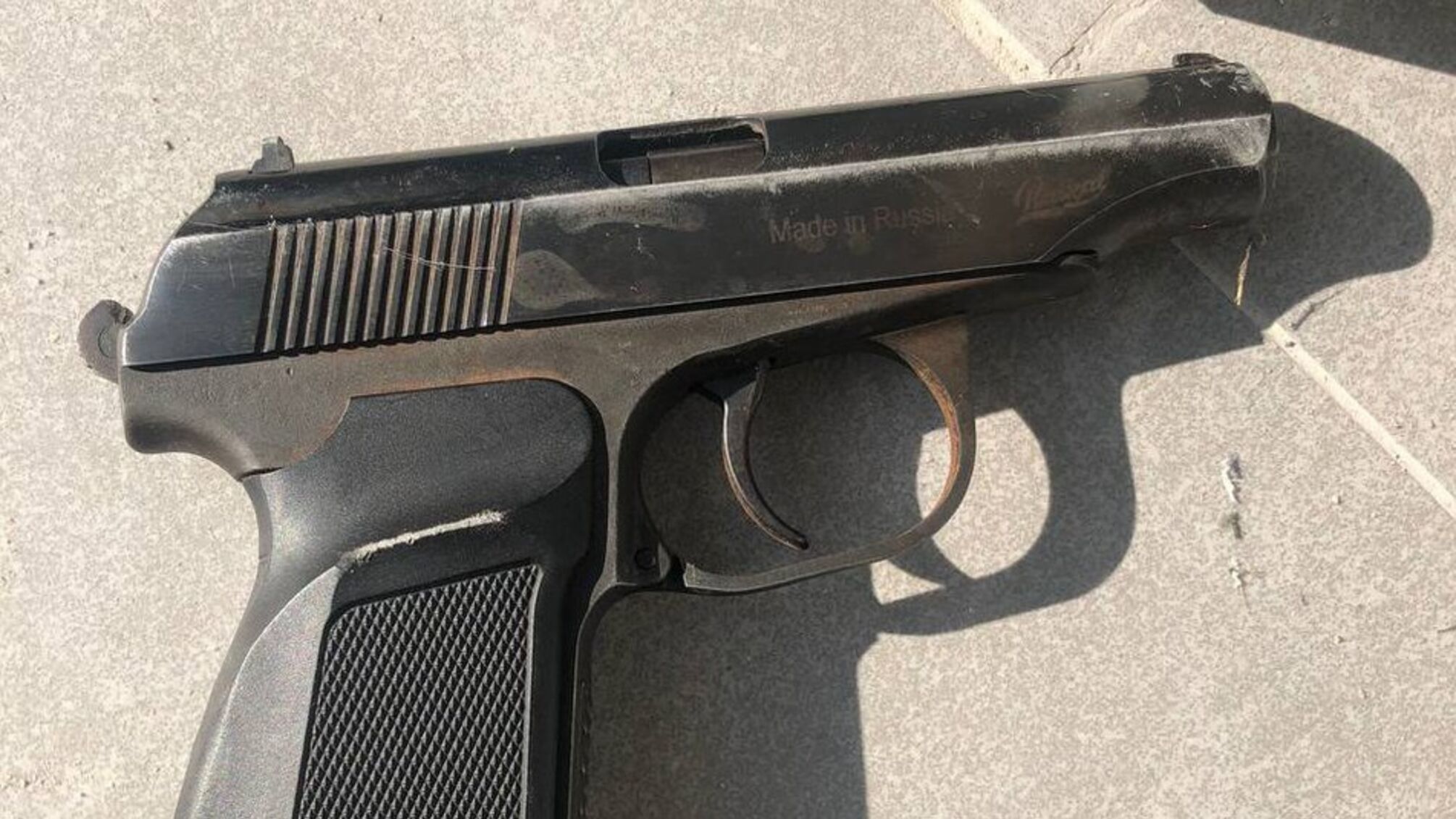 Пістолет, який правоохоронці вилучили у киянина, що, за даними слідства, погрожував охоронцю ЖК у Дарницькому районі