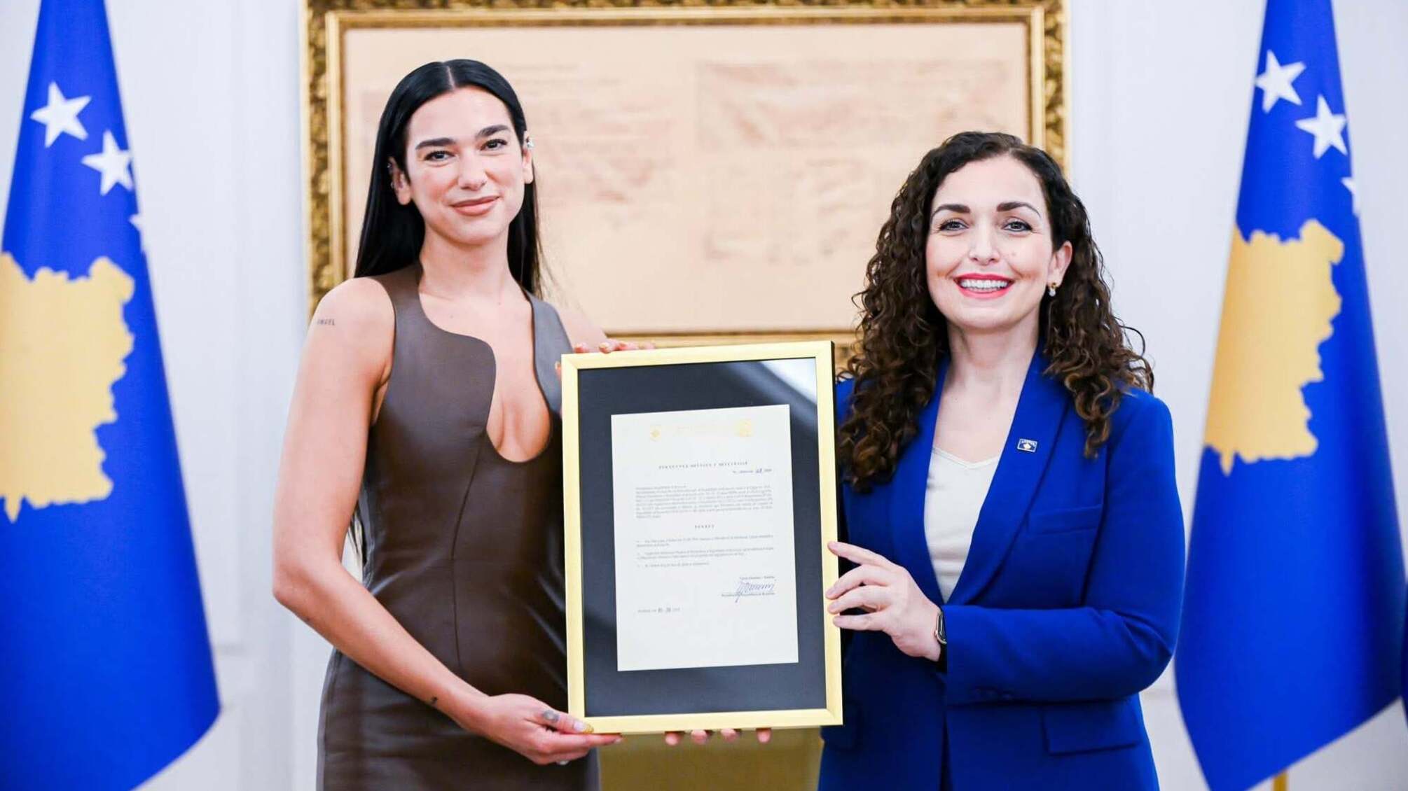 Звезда мировой поп-музыки получила гражданство страны своих родителей