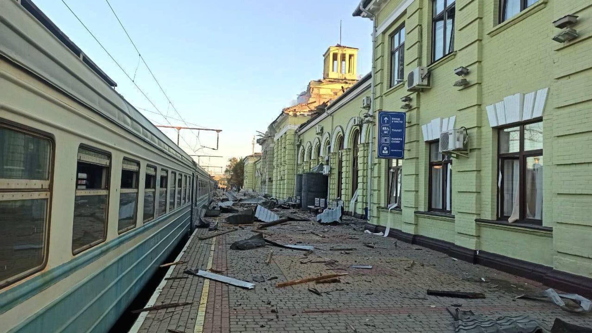 Удар по Лозовій: росіяни атакували вокзал понад 30 дронами