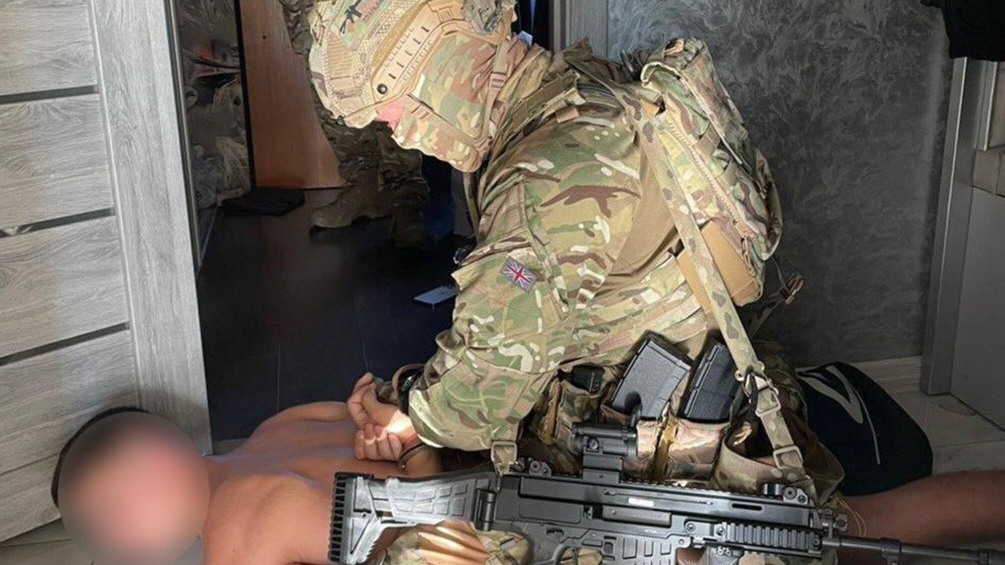 Викрадення, вимагання та зброя: на Сумщині завершили справу небезпечного угруповання