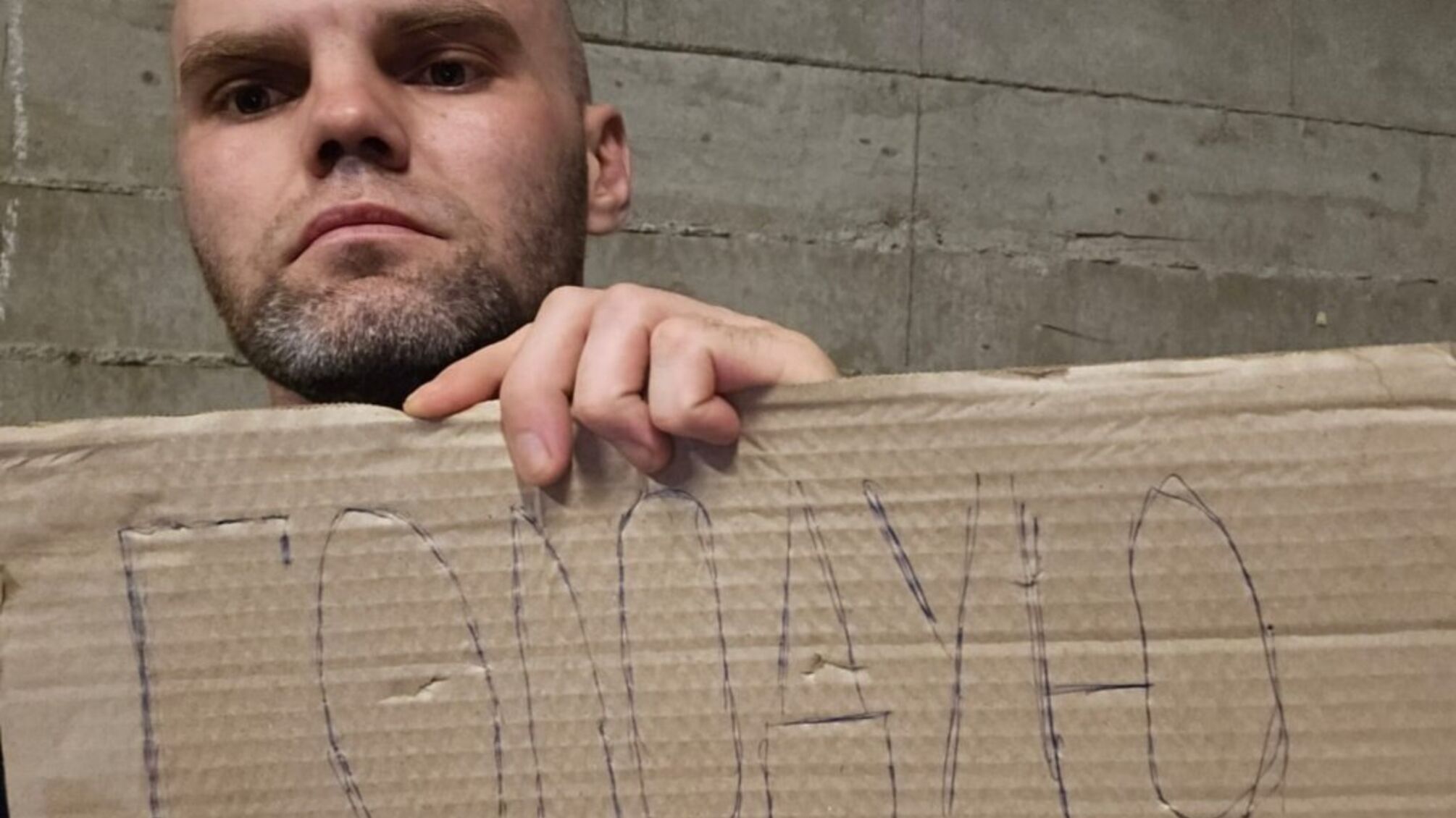 Без документов и помощи: депортированные украинцы на границе с Грузией ждут эвакуации месяцами