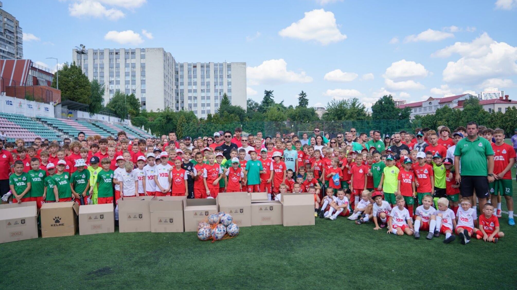 Стадиону 'Локомотив' в Киеве 100 лет: как легенда футбола восстанавливается после обстрелов