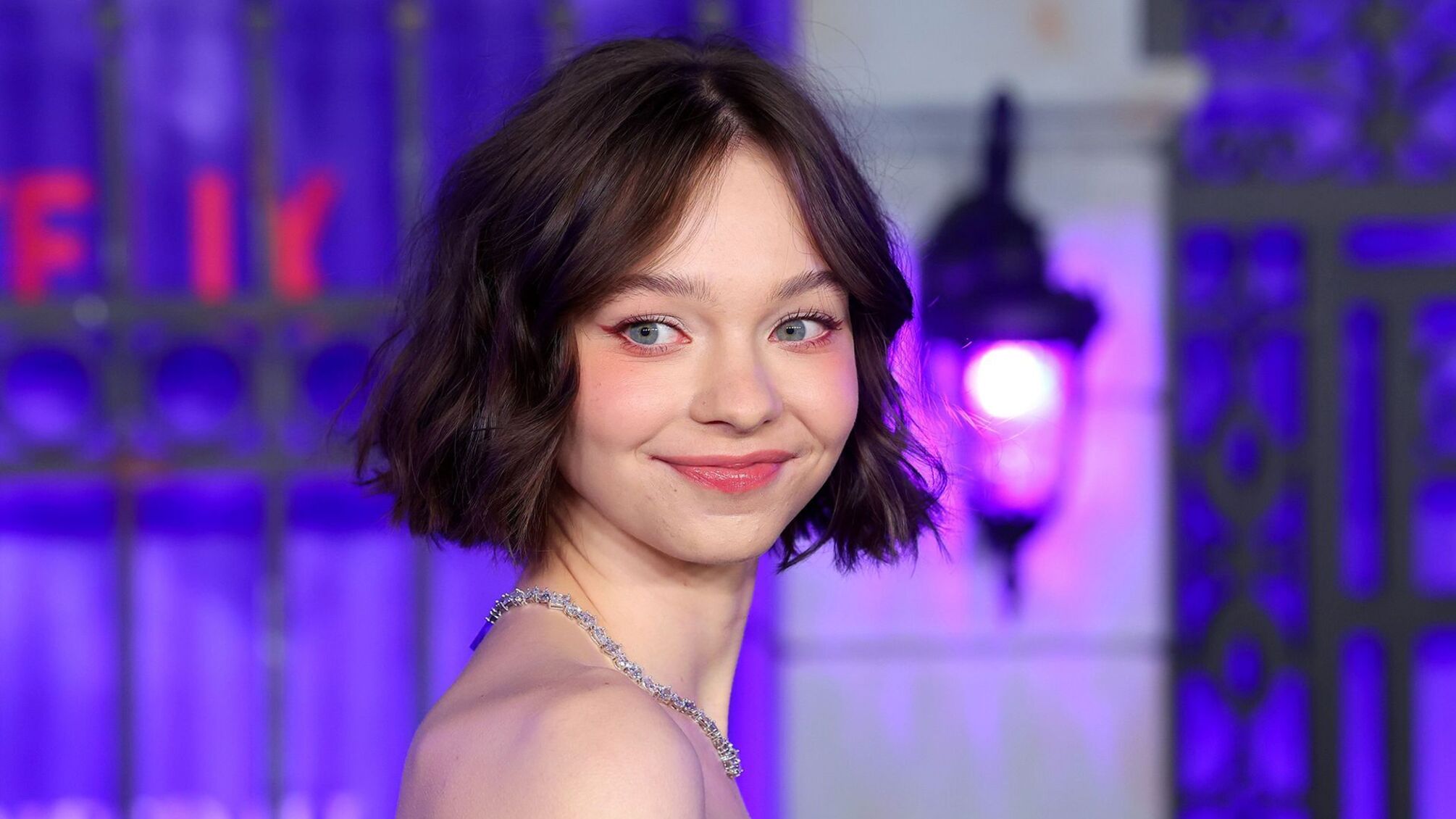 Звезда 'Венздей' вышла на красную дорожку в платье украинского бренда