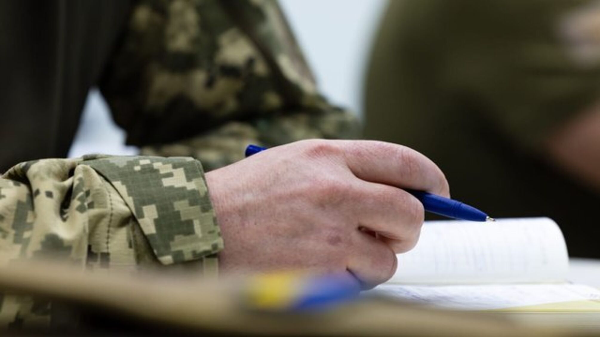 Что нужно работнику, чтобы получить бронь: список требований