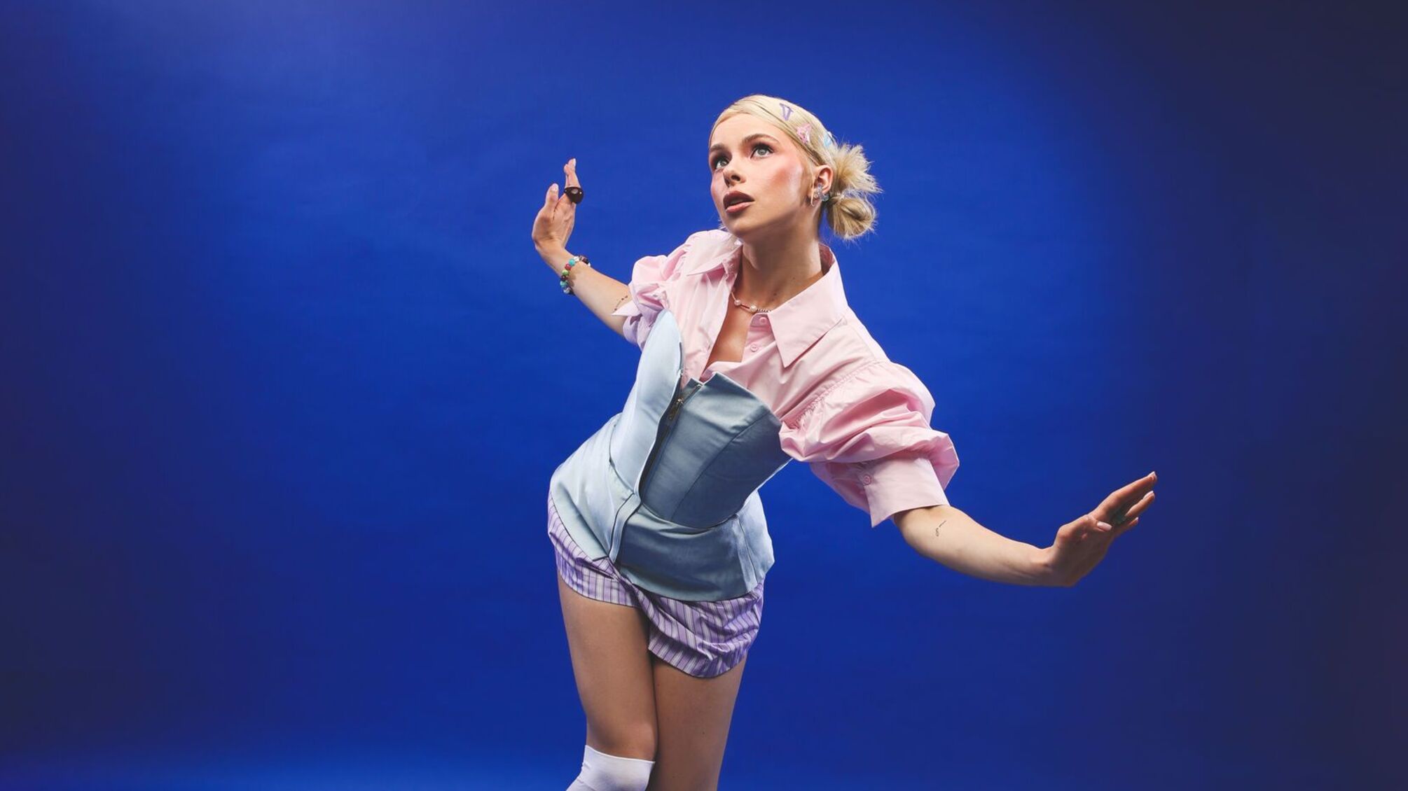 Маша Кондратенко выпустила аллегорическую песню с неожиданным содержанием