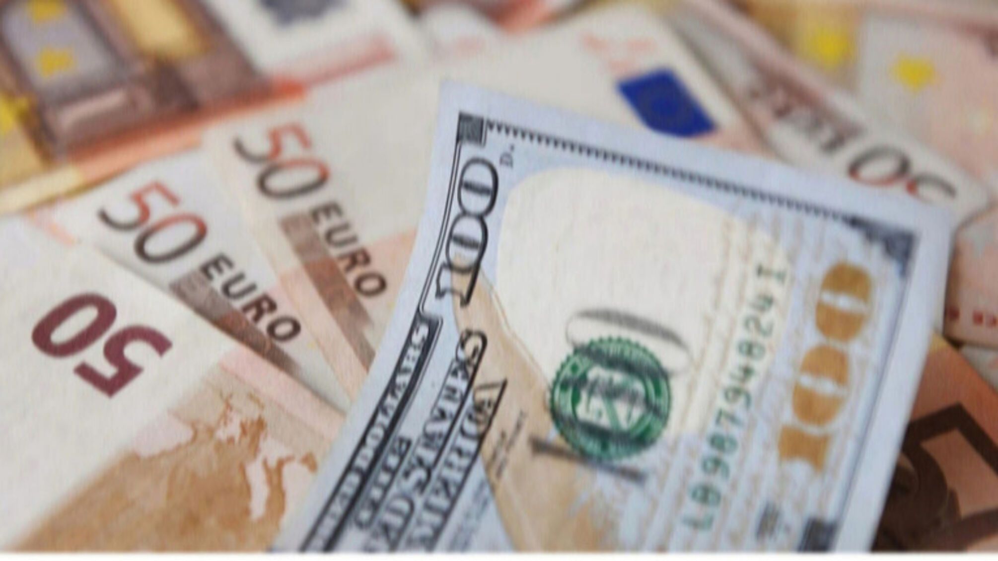 Нацбанк оновив курси валют: долар і євро здешевшають після вихідних