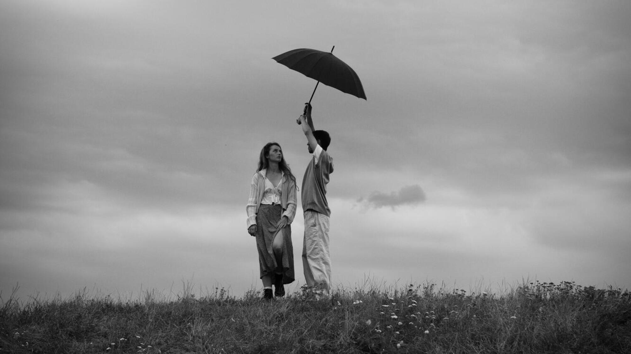 Иван Люленов презентовал 'Теплых вечеров' — песню, написанную во время обстрела