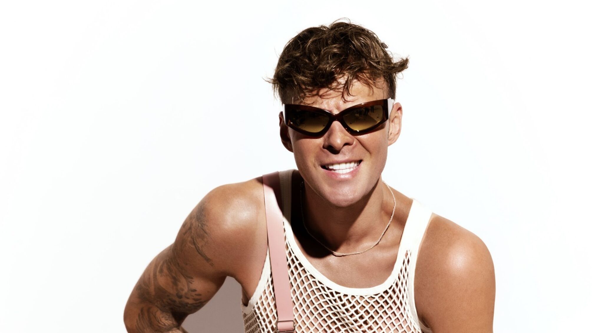 Новый сингл MINE от Макса Барских станет музыкальным воспоминанием о августе