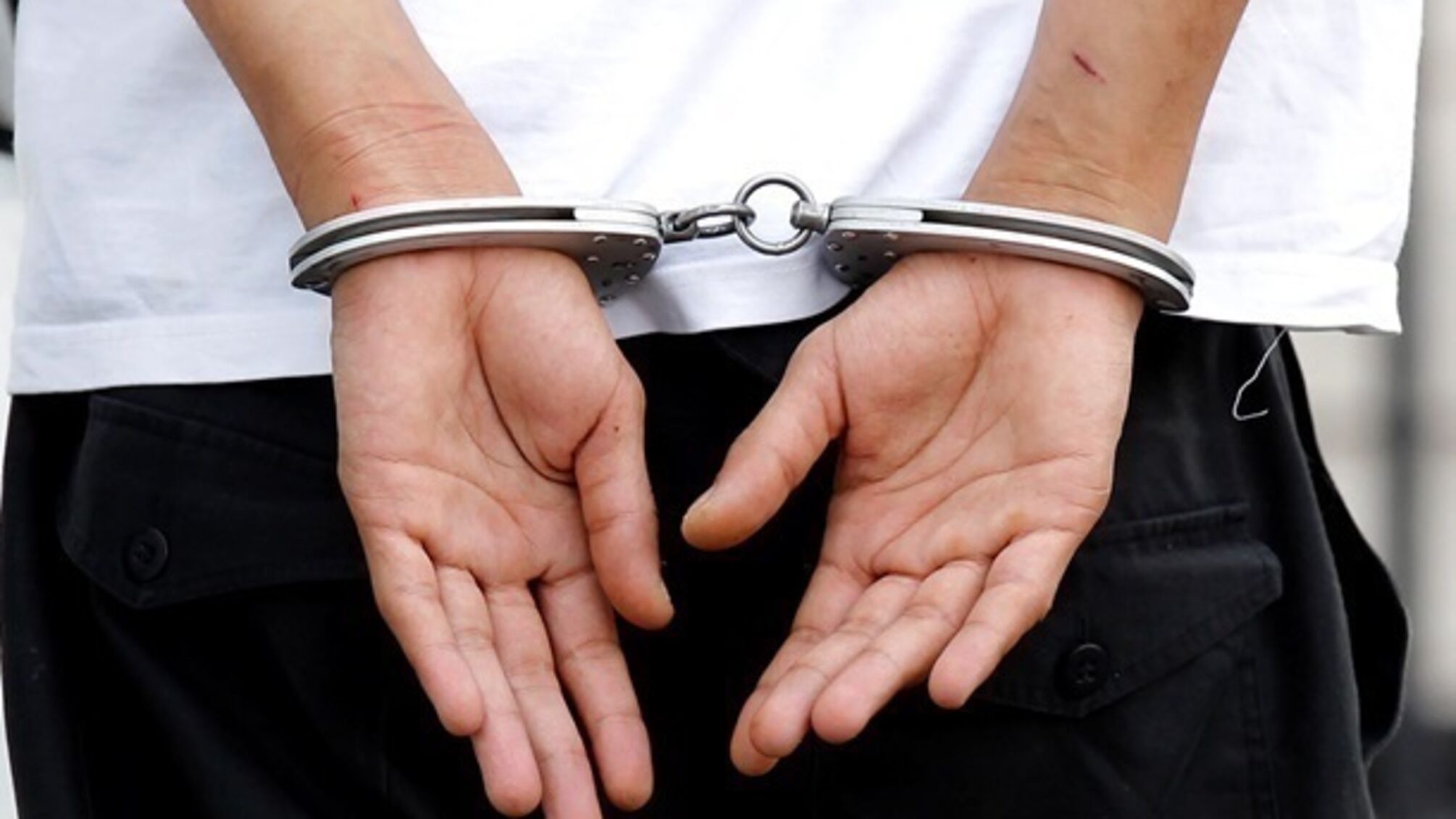 Скандал на Закарпатті: син депутата причетний до пограбування переселенки