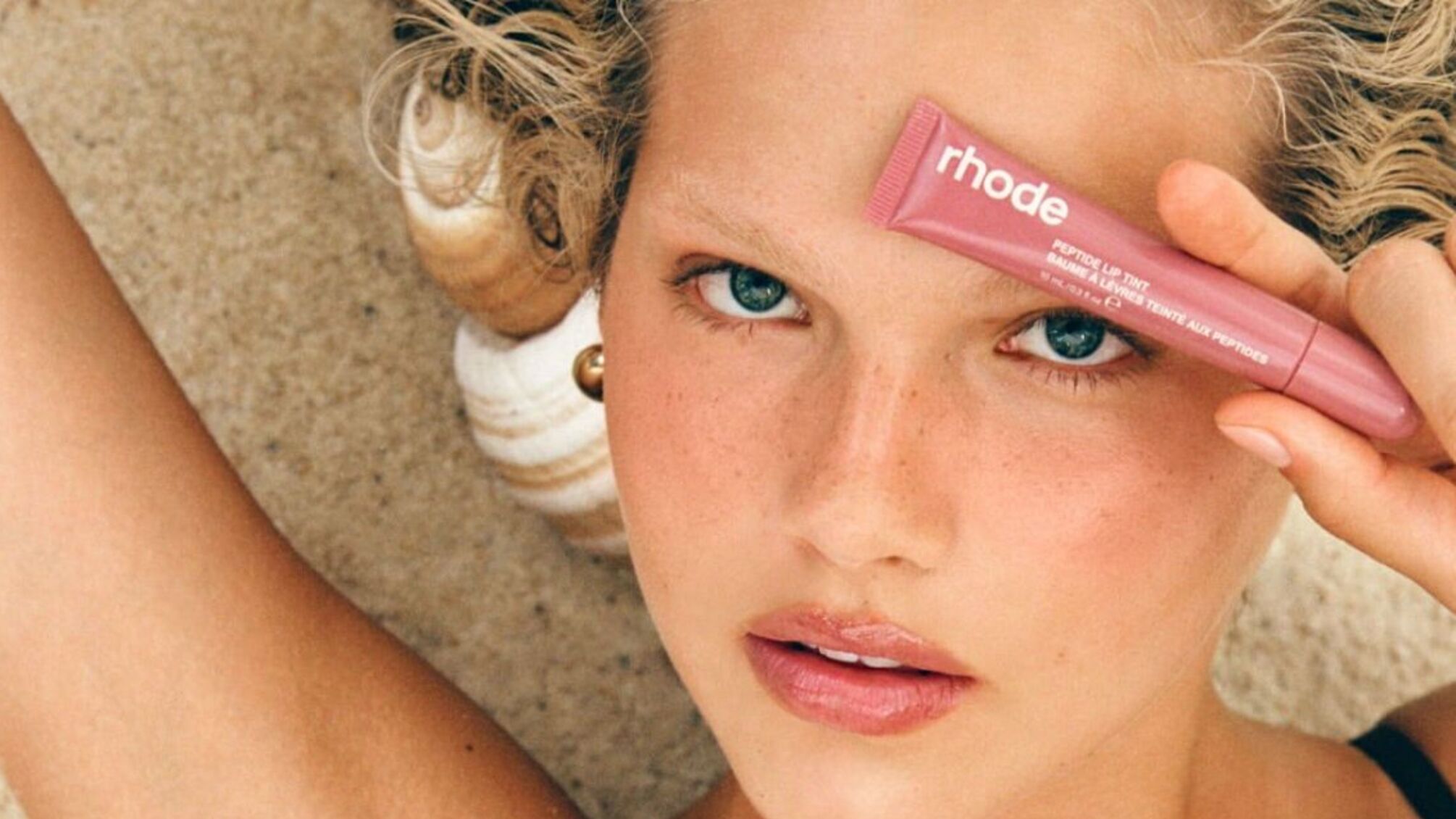 Rhode потрапив у скандал: російська модель стала обличчям рекламної кампанії бренду