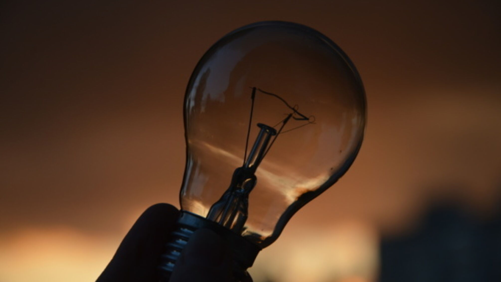 В Вишневом жители перекрыли дорогу из-за длительного отсутствия электроэнергии (видео)