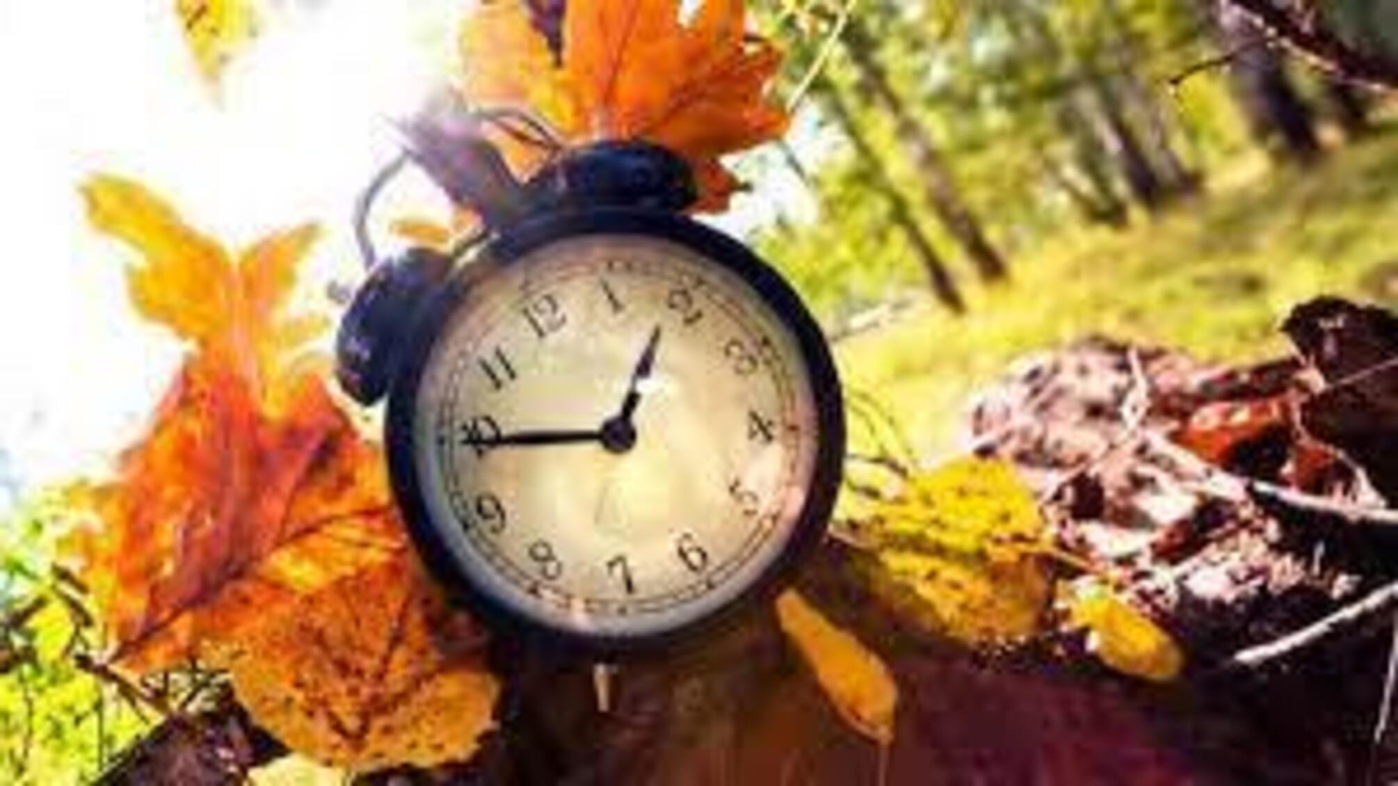 Придется ли украинцам снова менять время этой осени: важное уточнение