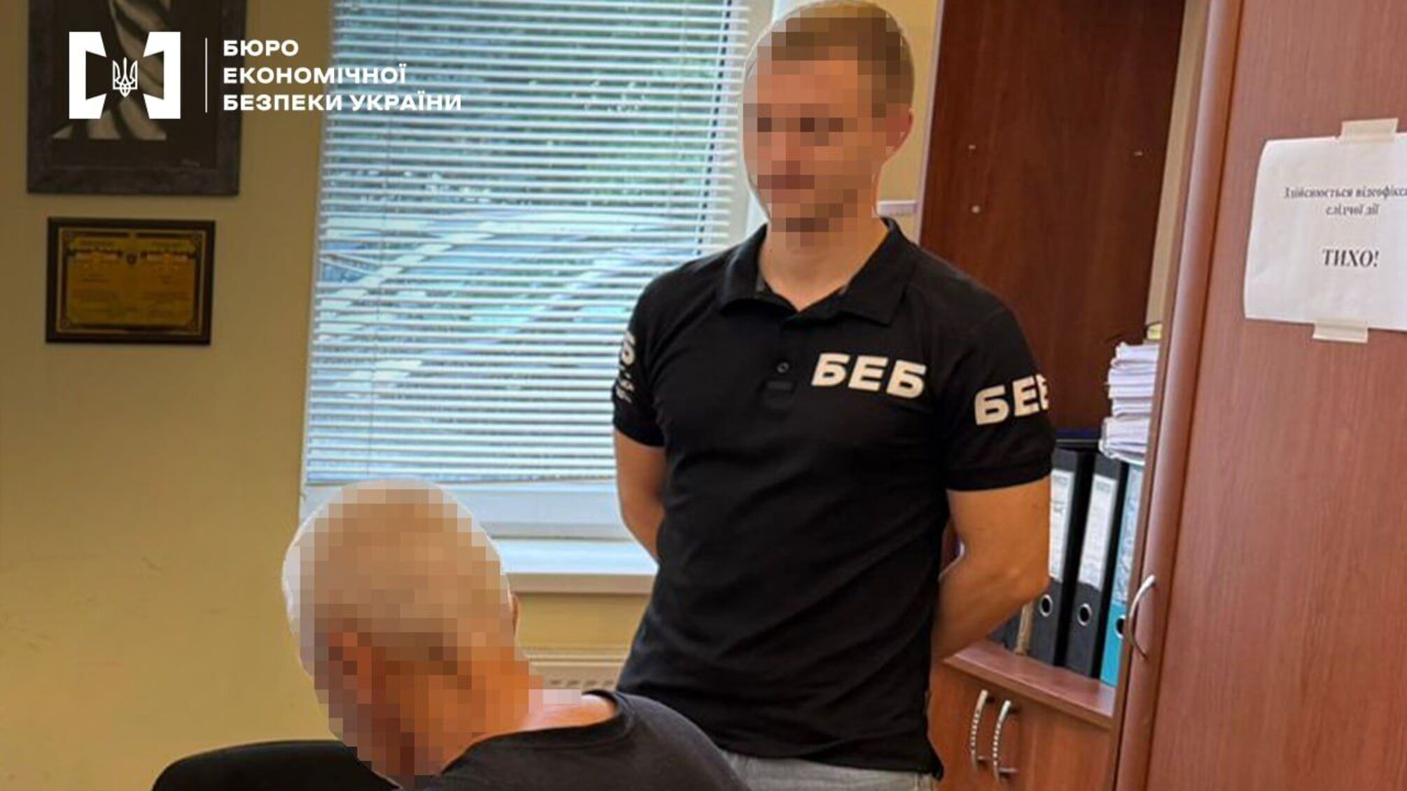 Депутат із Закарпаття організував незаконний продаж електронних сигарет прямо у себе на подвір’ї