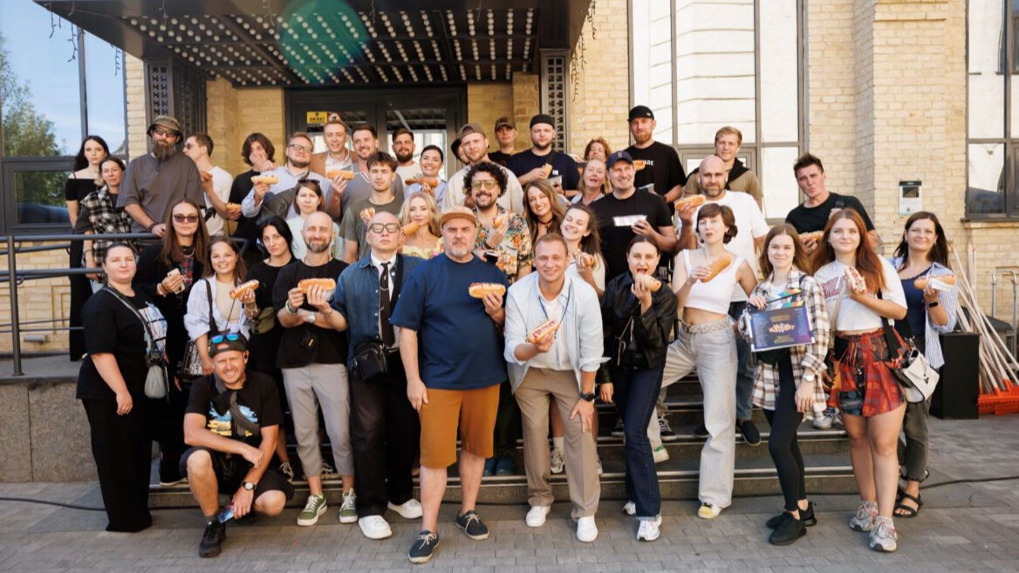 Смех, офис и тимбилдинг: в кинотеатрах с 1 января 2026 года выйдет украинская комедия «Корпорат»