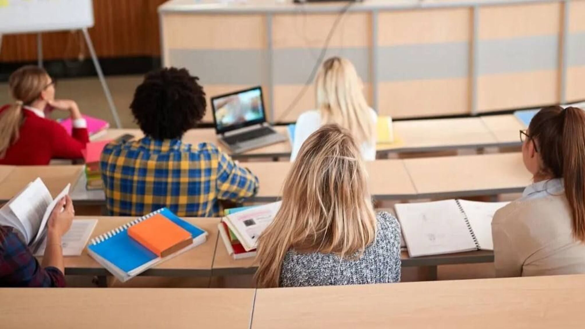 Кремль ограничивает гуманитарное образование: юристы, экономисты и менеджеры под ударом