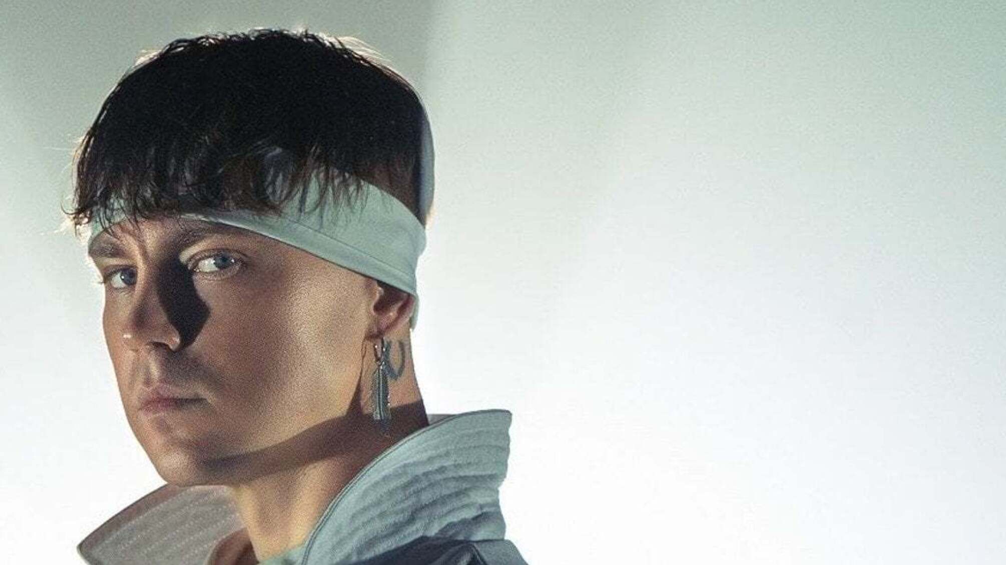 Артем Пивоваров собрал толпу в центре Нью-Йорка, но концерт не дали завершить