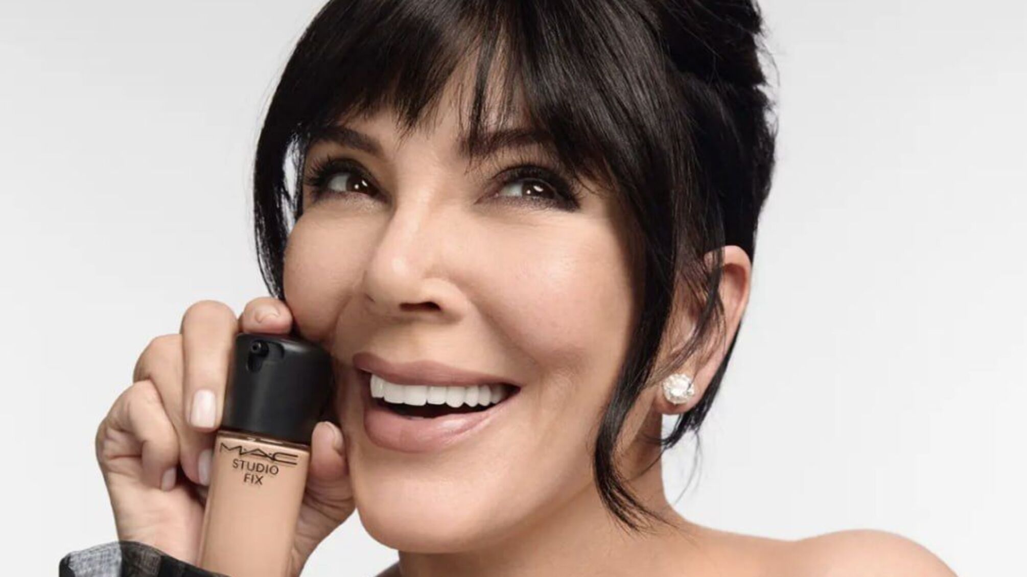 Крис Дженнер стала лицом Iconic Studio Fix Foundation от MAC