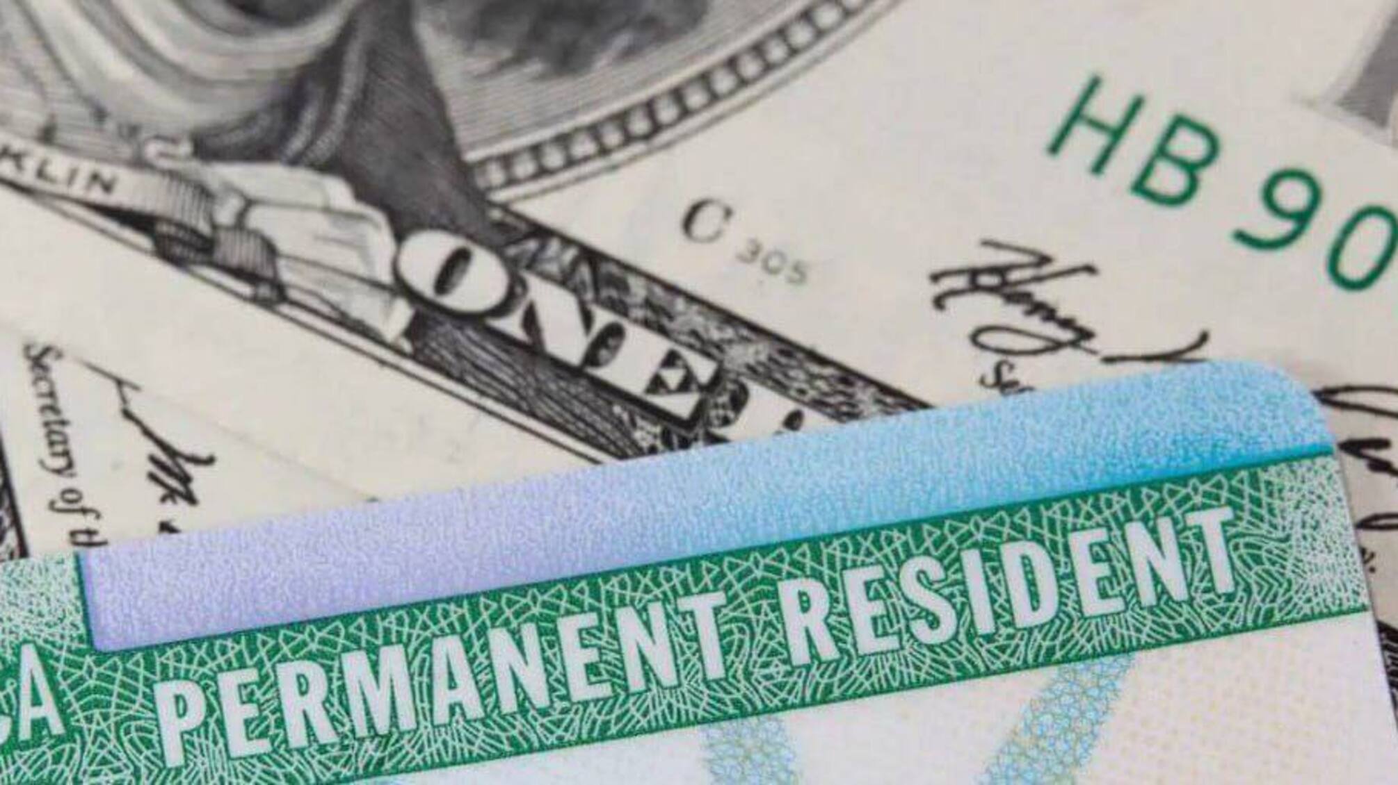 В США ввели $1 сбор за участие в лотерее грин-карт