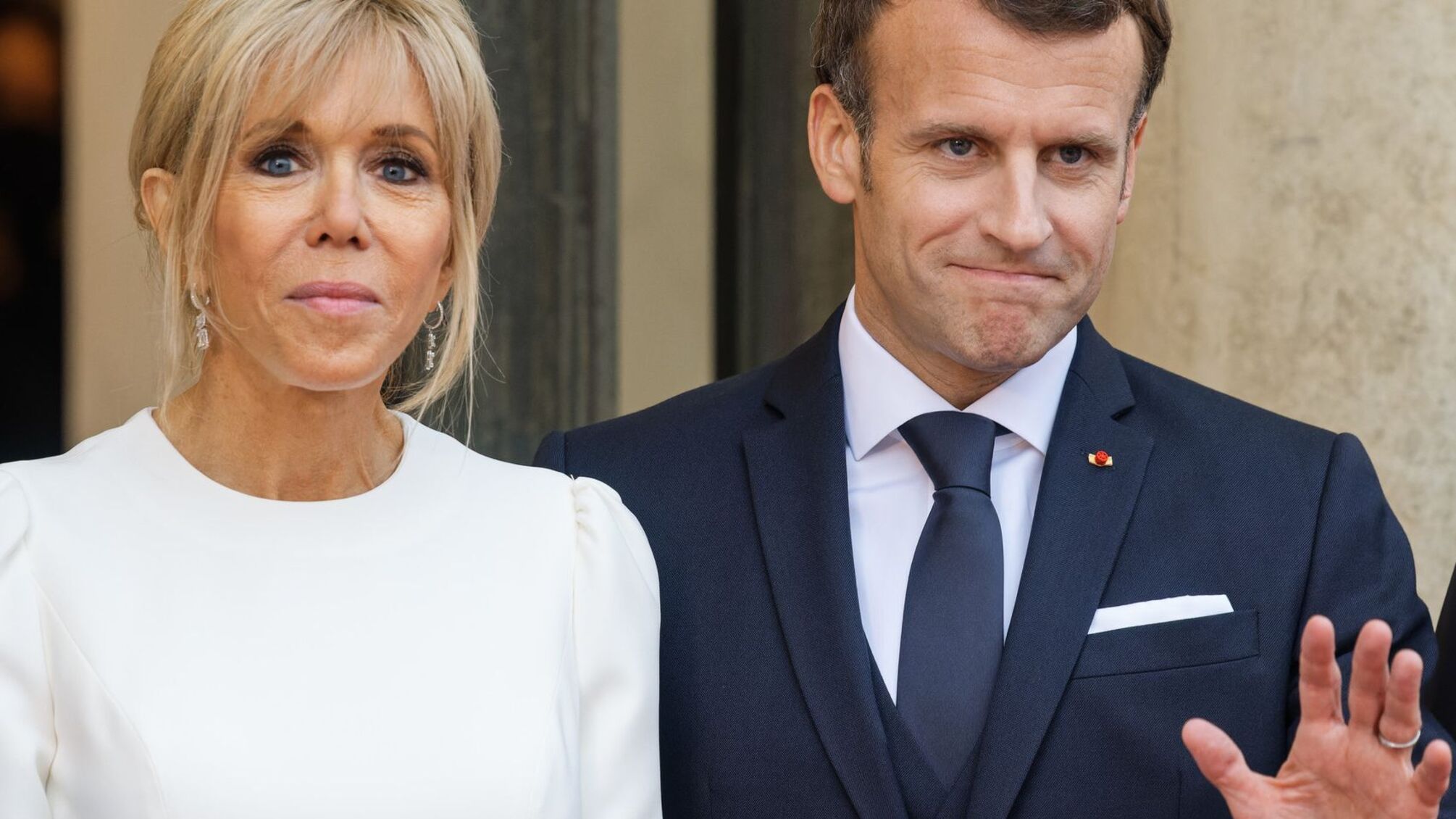 Макроны предоставят 'научные доказательства' в суд США, чтобы доказать, что Брижит женщина, — ВВС