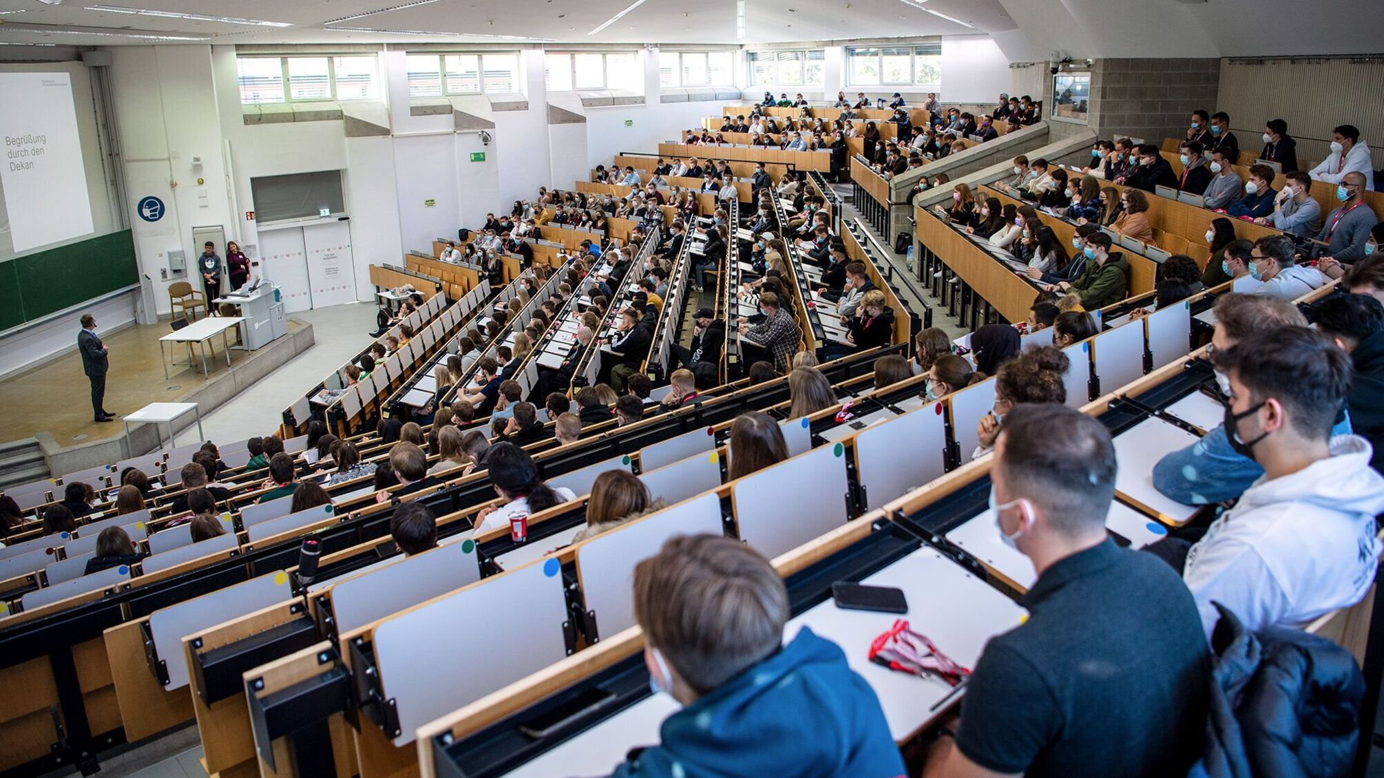 Львовская политехника фиксирует отток первокурсников за границу