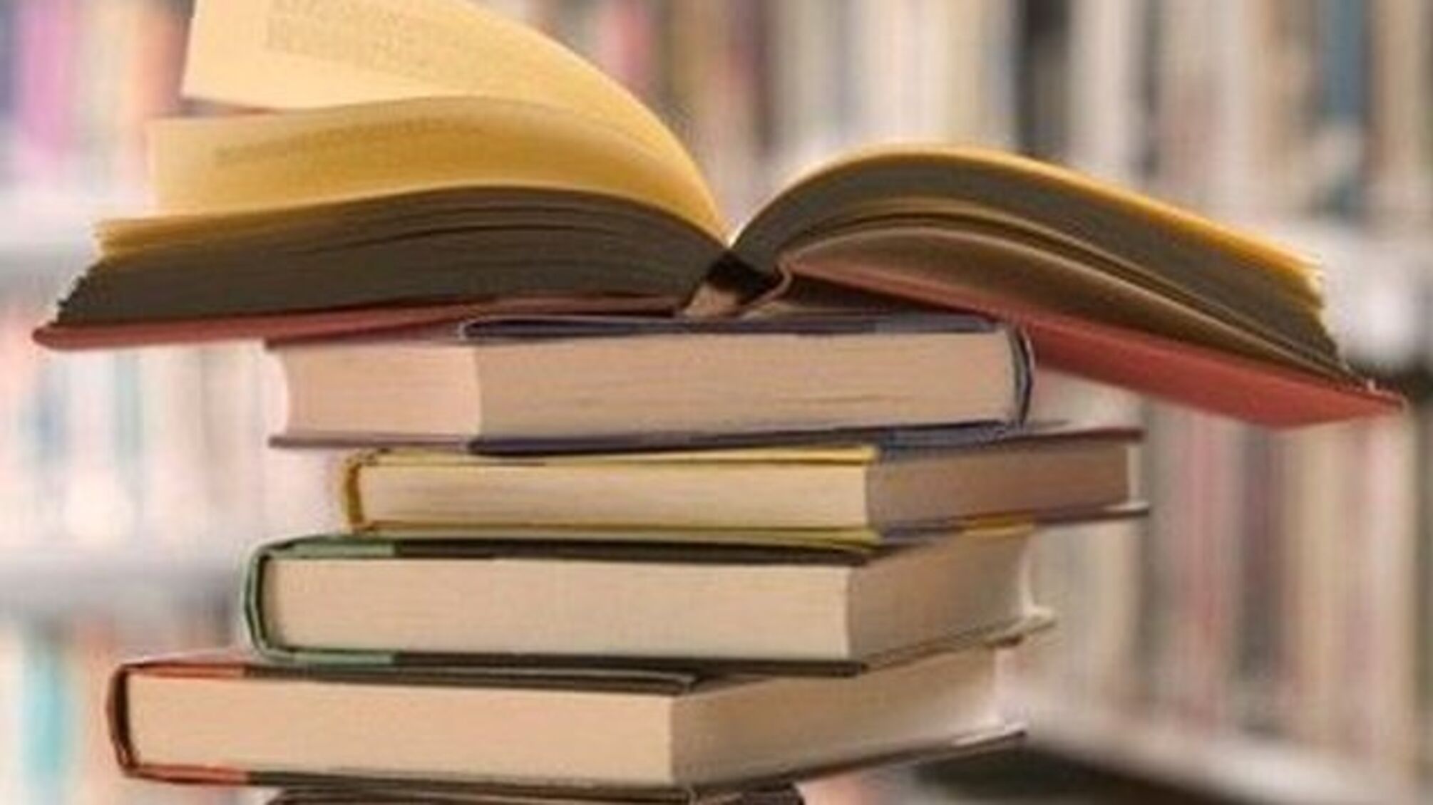 Исчезнут ли книги на русском с украинских полок: ответ правительства