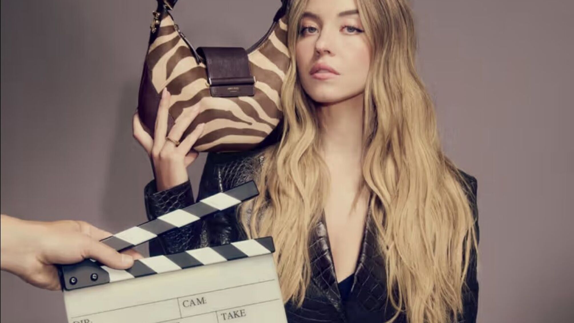 Сидни Суини представила осеннюю кампанию Jimmy Choo 2025