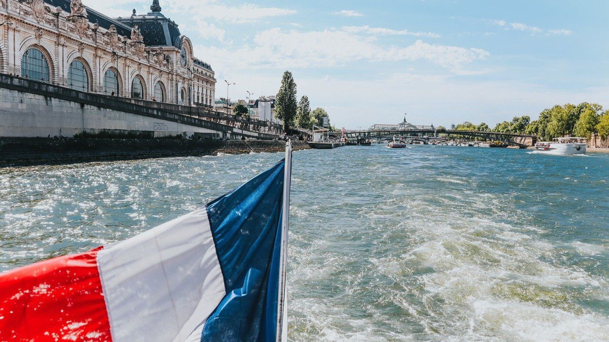 Франція розробляє план прийому сотень тисяч поранених у разі війни