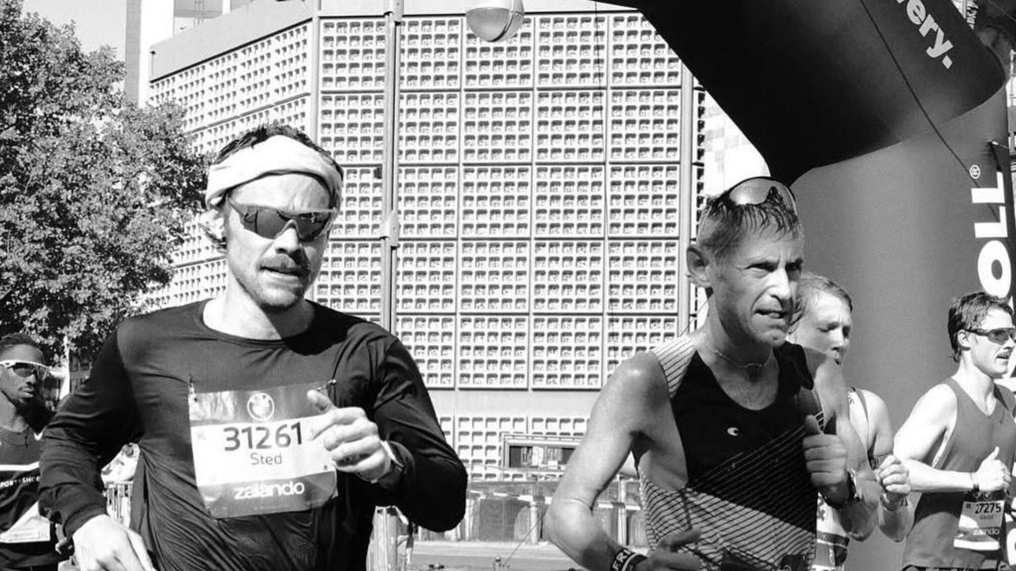 Сарандос Стед пробежал Берлинский марафон и установил личный рекорд