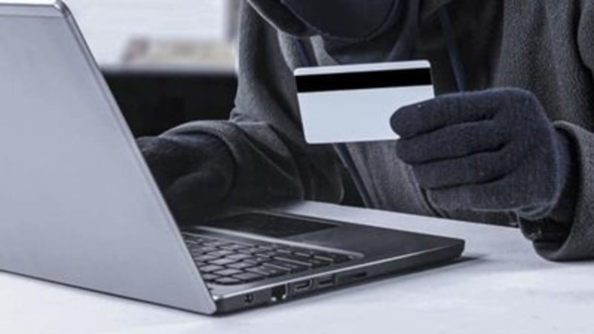 Пенсіонерку ошукали на 100 тисяч гривень через погрози ув’язнення