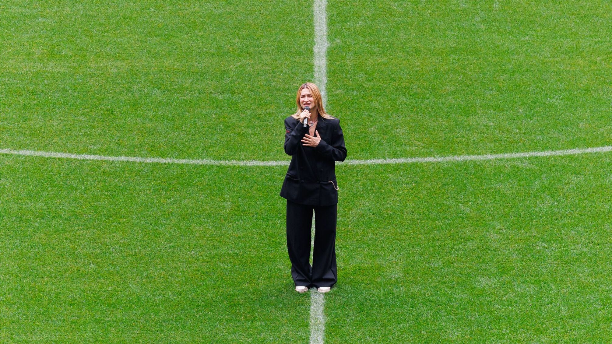 Во Львове TAYANNA спела Гимн на международном саммите оборонных технологий