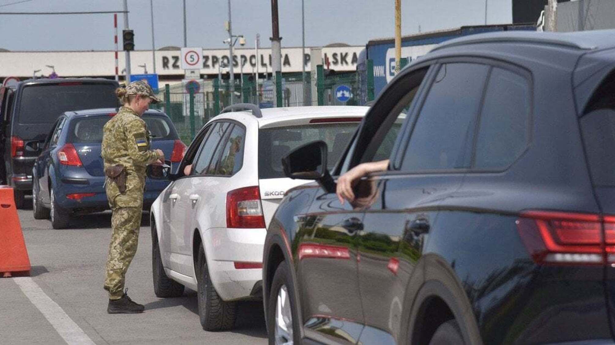 Украинцев могут не пропустить в Польшу: какие документы обязательны на границе