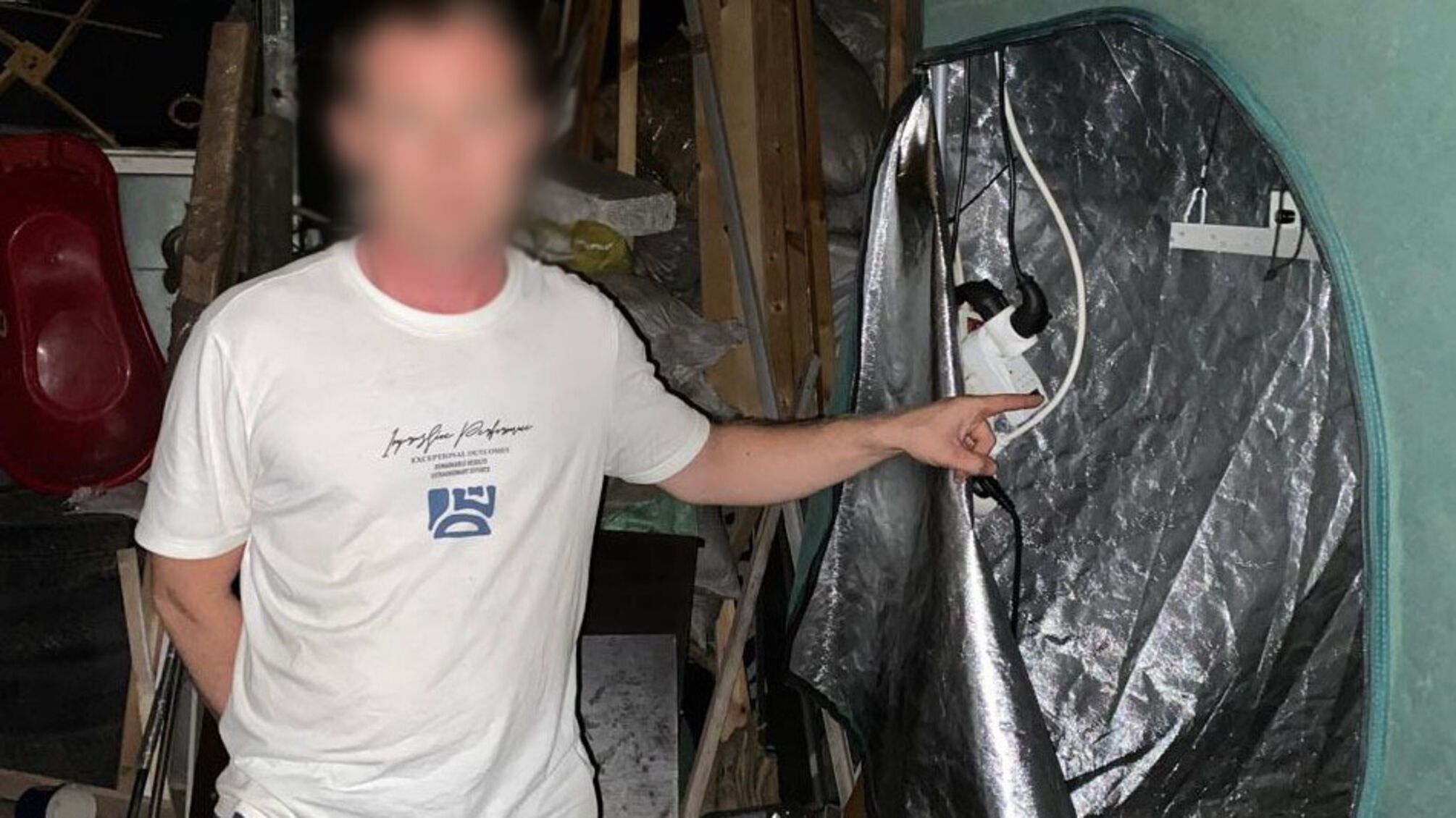 В Киеве разоблачили наркоферму с прибылью 500 тыс. грн ежемесячно: изъят каннабис и оборудование