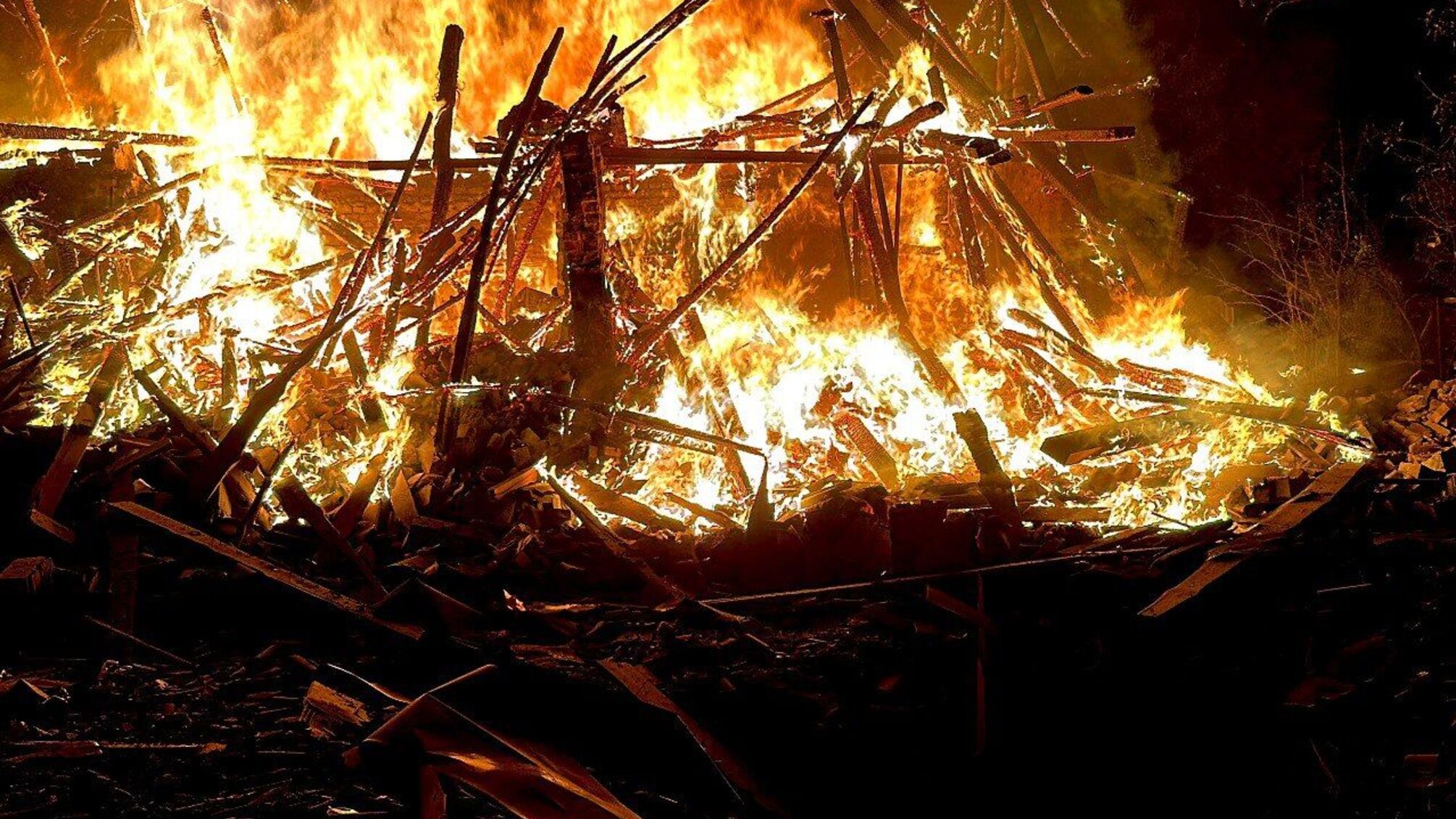 Запорожье под обстрелом: вторая ночь атак управляемыми авиабомбами