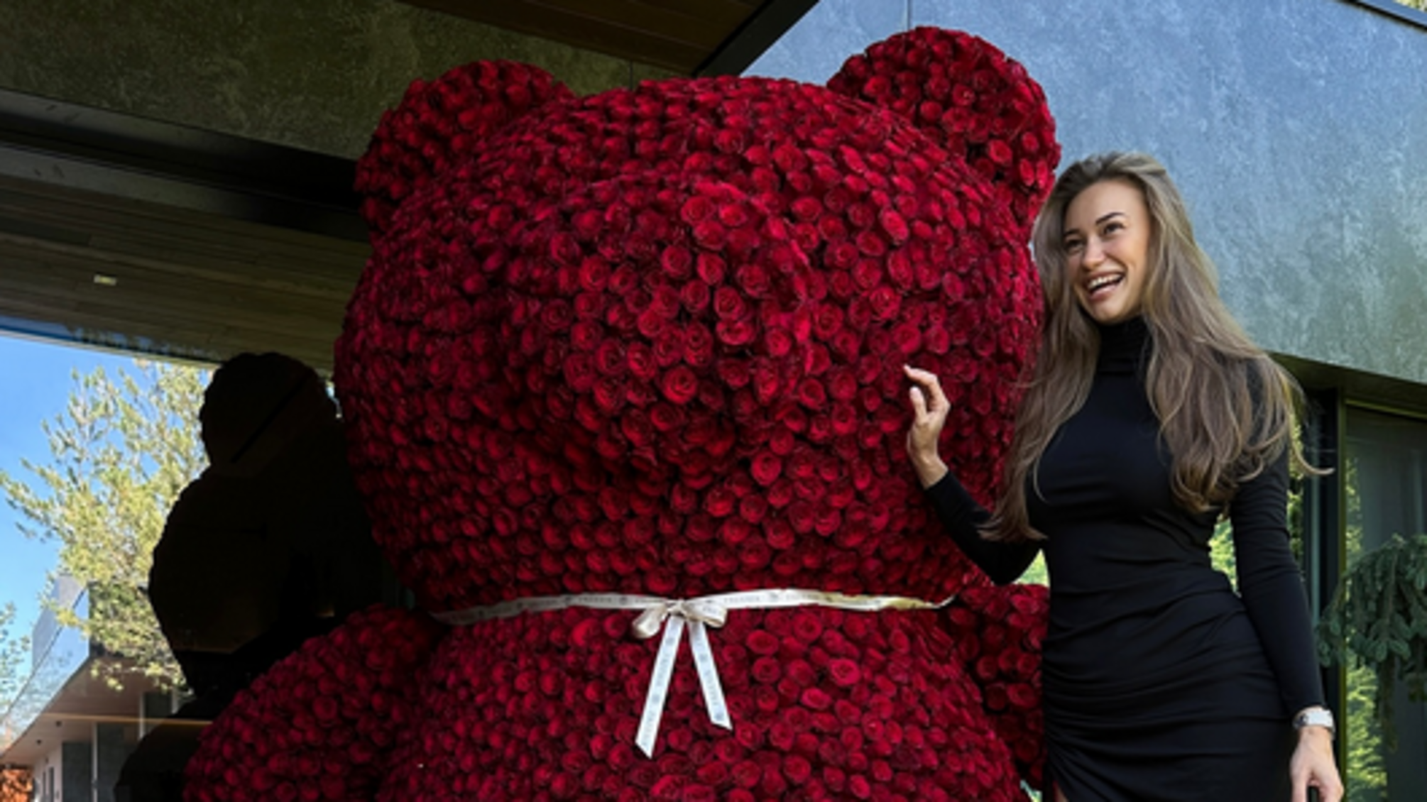 Розы на полмиллиона: девушка нардепа Дубнова прокомментировала скандал