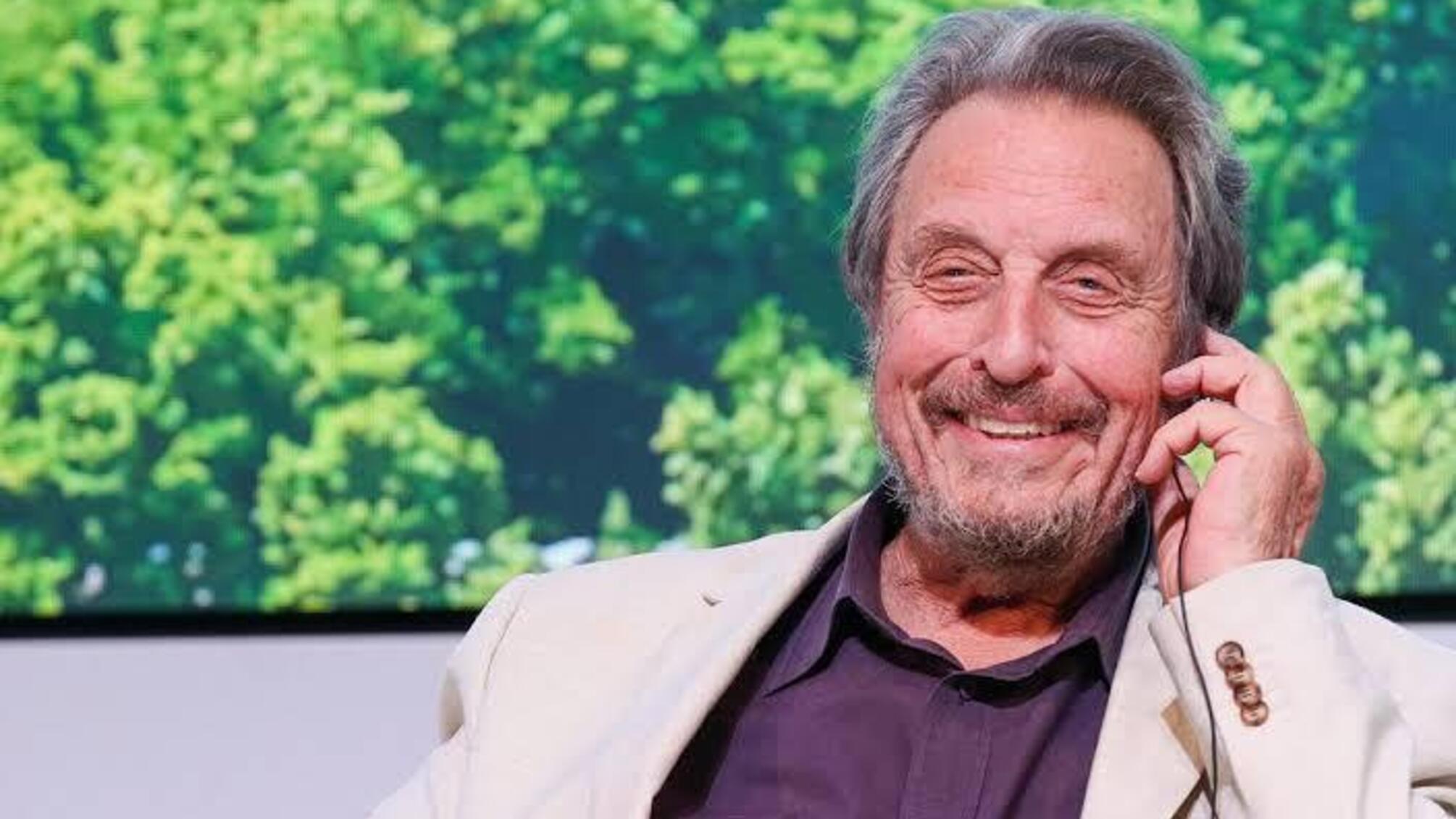 Отца Илона Маска обвинили в надругательстве над детьми