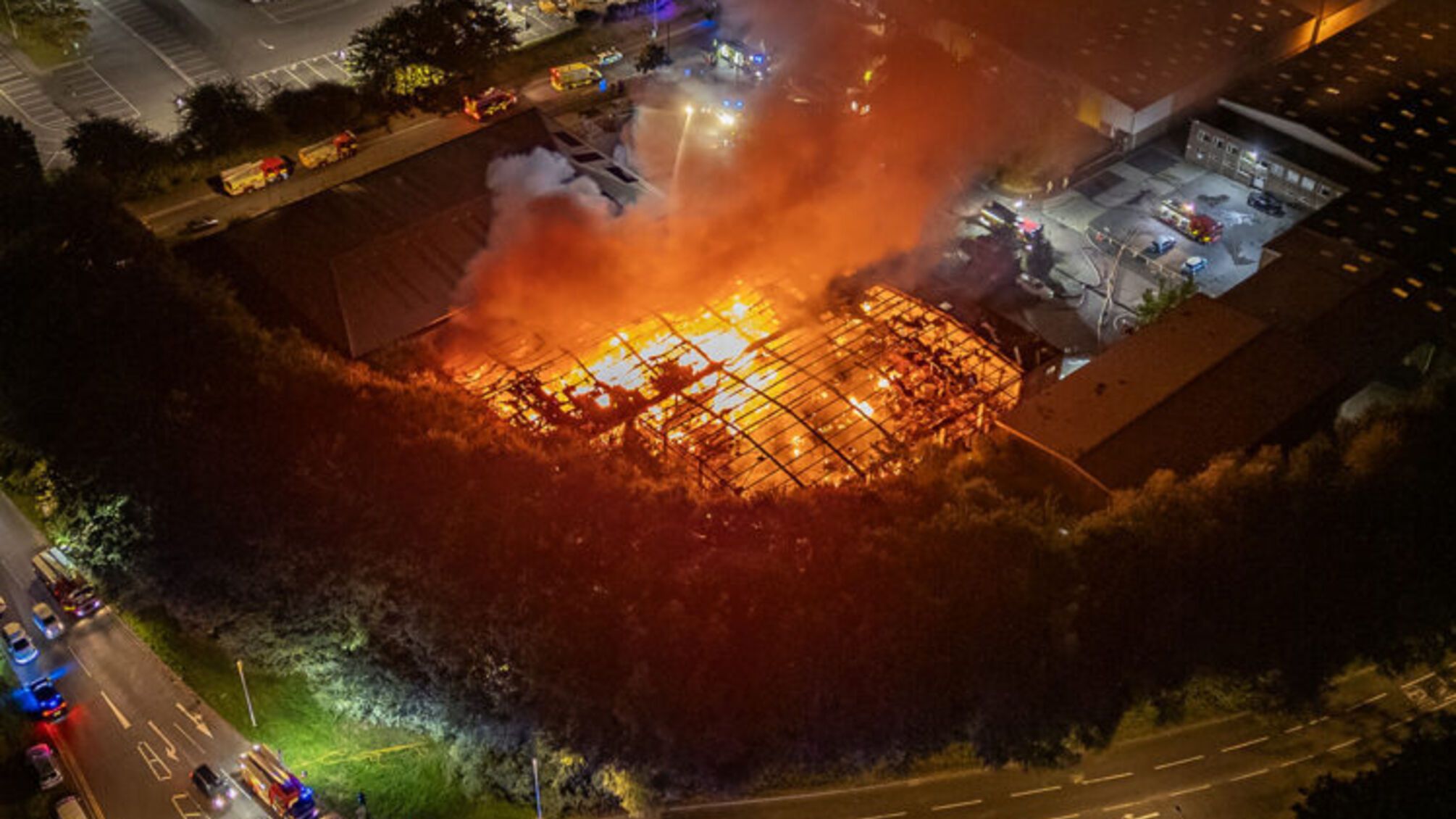 Мощный взрыв в Суиндоне: разрушено промышленное здание, эвакуация районов