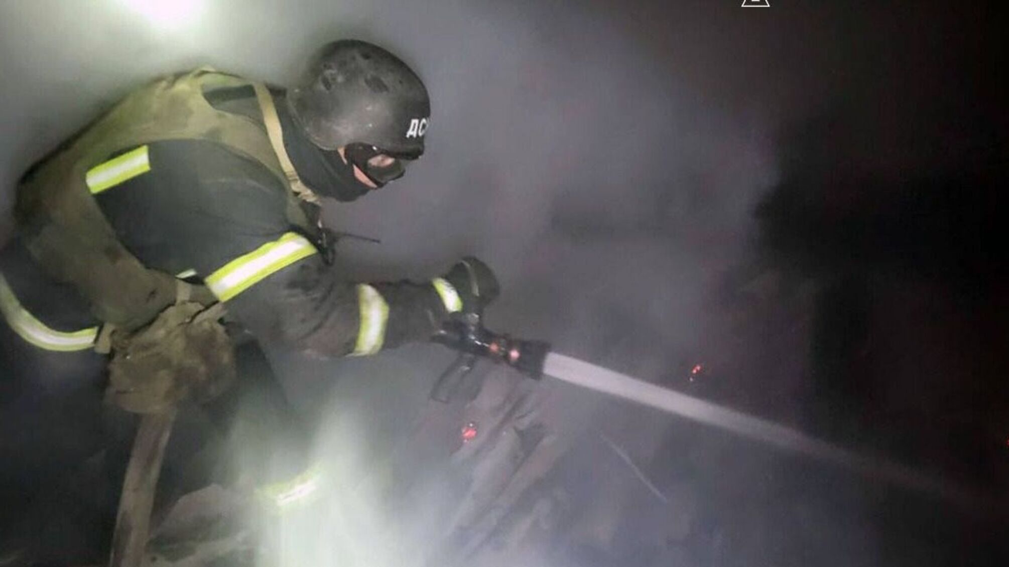 Повітряна тривога, удари по інфраструктурі і зупинка потягів — підсумки ночі