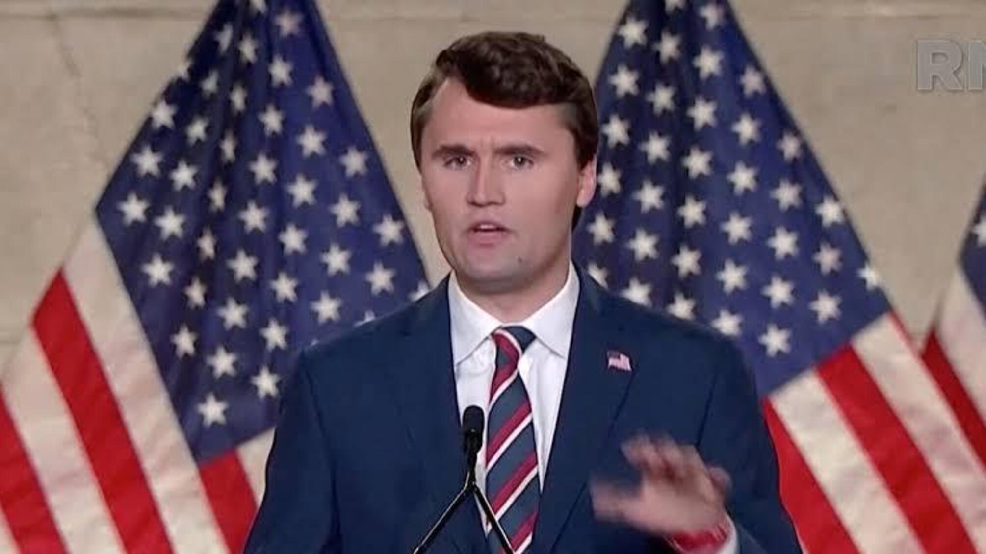 Теорії змови: смерть Чарлі Кірка порівнюють зі сценарієм фільму Браяна Де Пальми та «Сімпсонами»