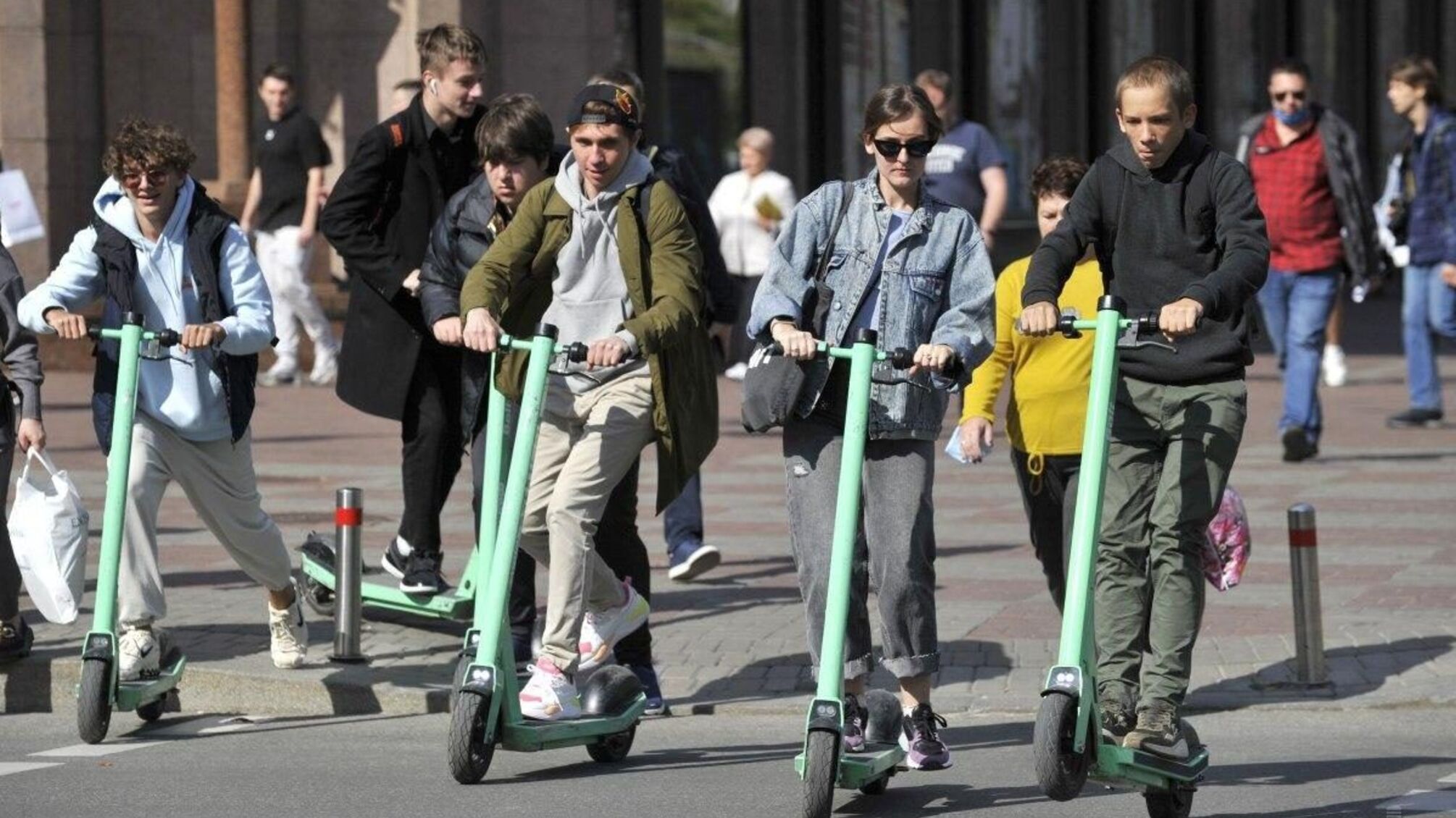 Міська влада Франківська просить змін до ПДР через електросамокати