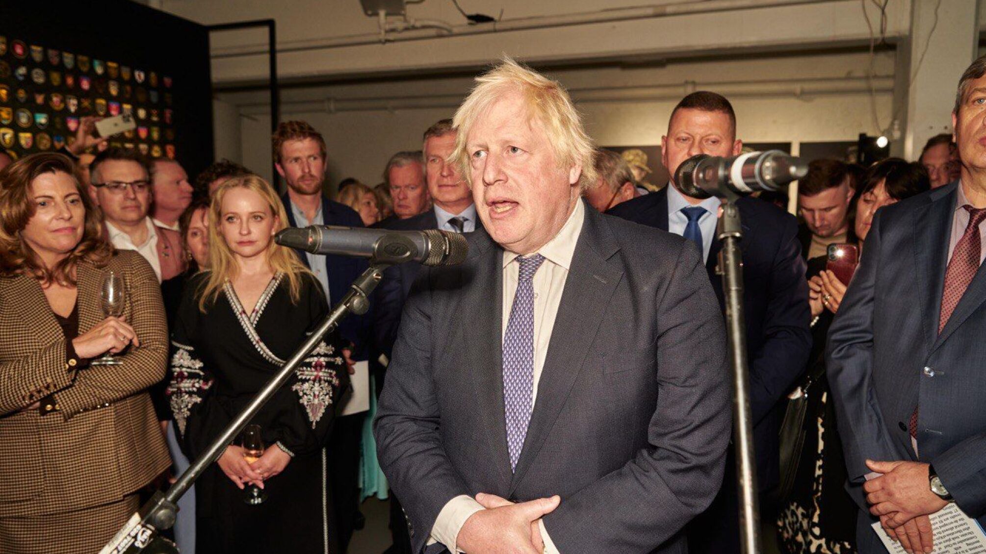 Выставка «Несокрушимая Украина» объединила дипломатов, политиков и волонтеров в Лондоне