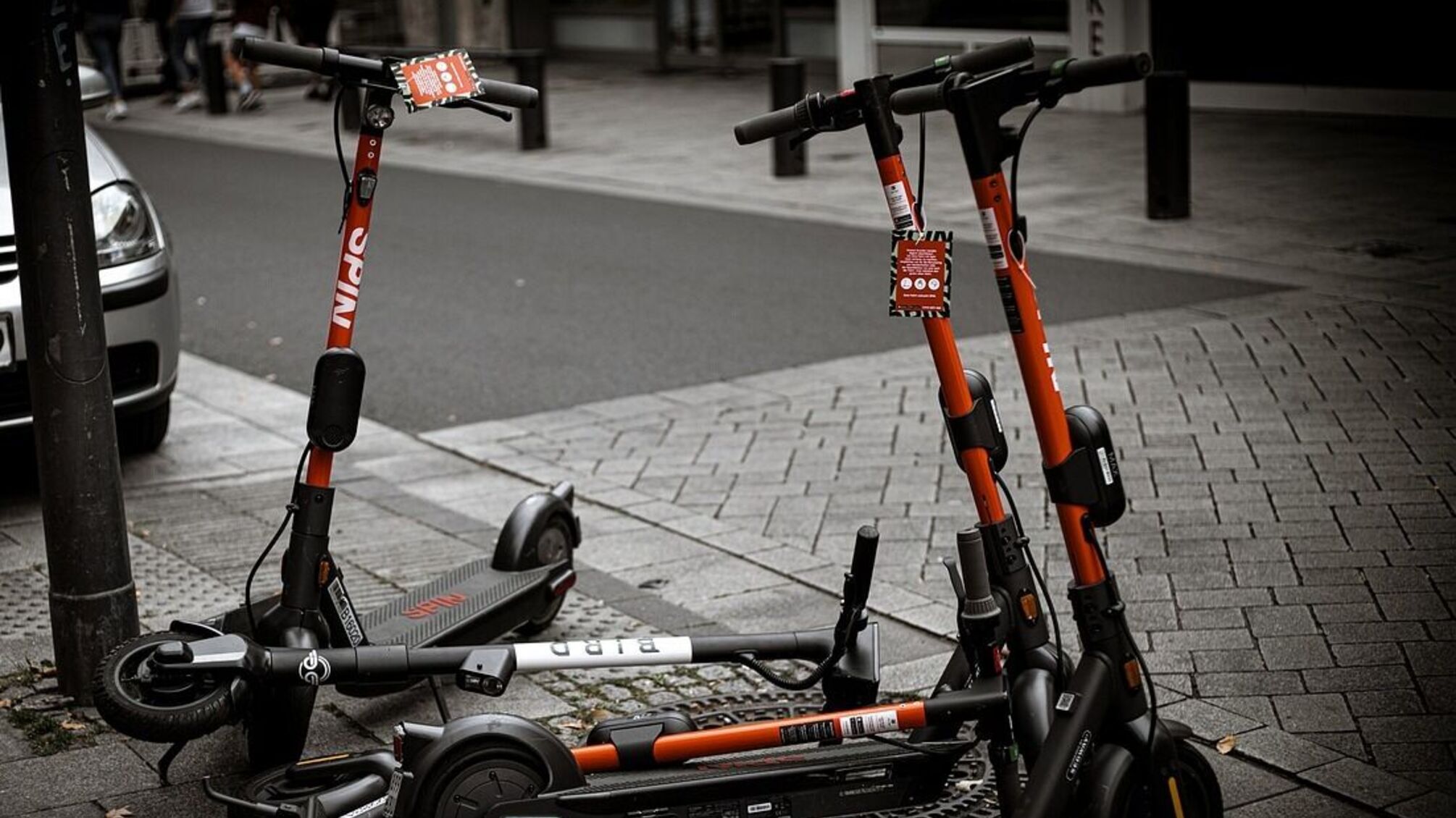 Естонія заборонить дітям до 10 років керувати електросамокатами: штраф батькам до 160 євро