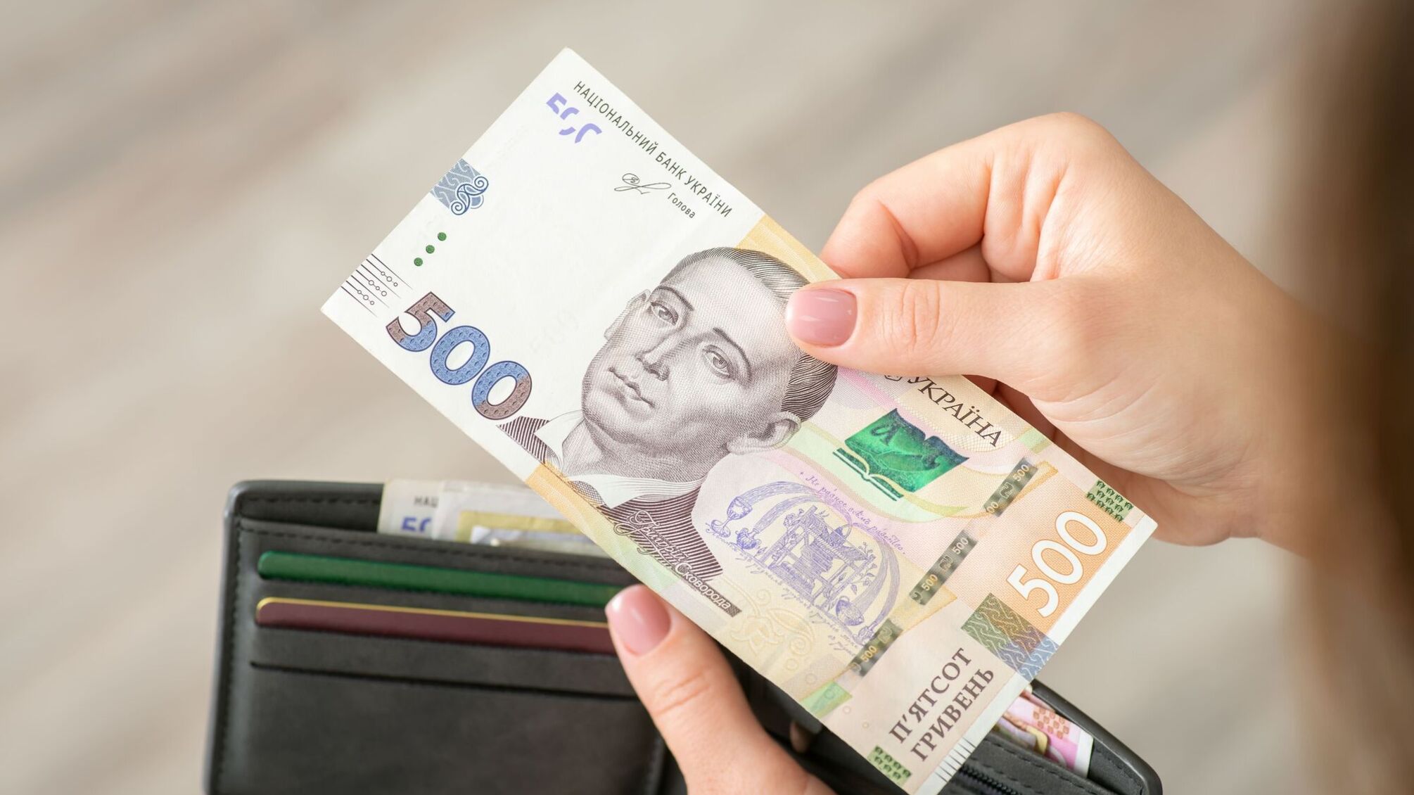 З 1 жовтня в Україні змінюються правила пенсій, переказів та тарифів: основне