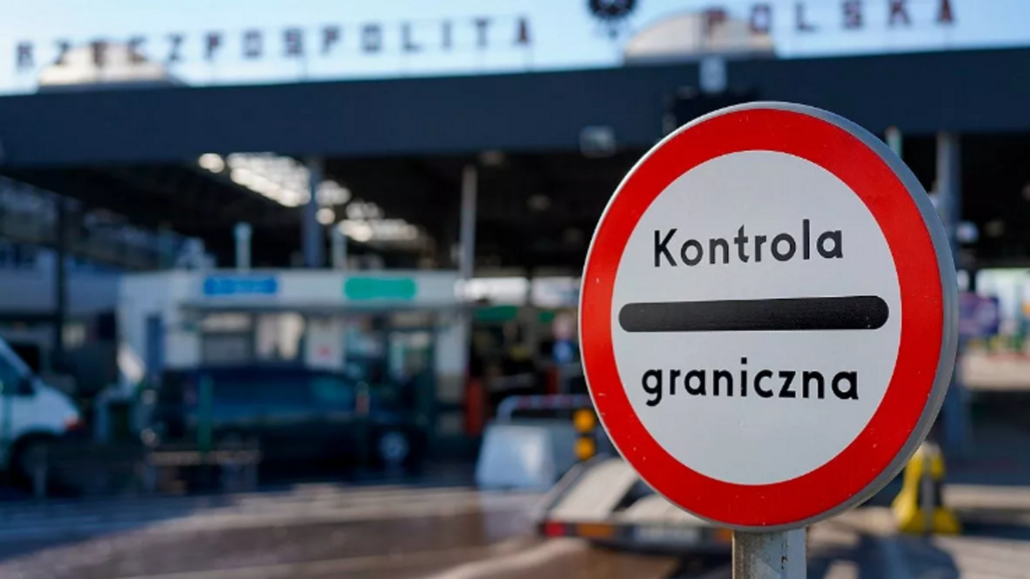 На границе с Польшей разоблачили украинцев с фальшивыми отметками в паспортах