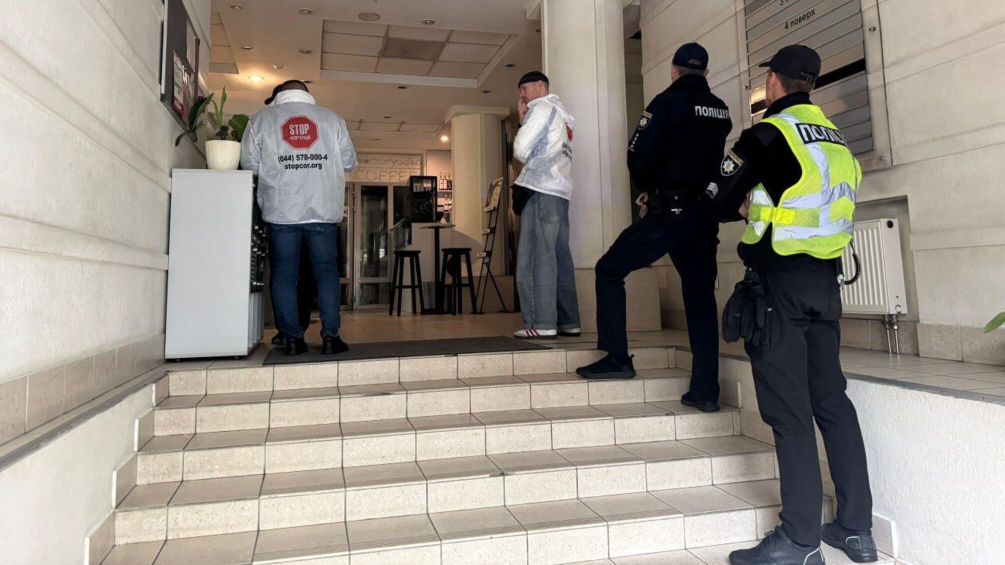 СтопКор і поліція знову виявили шахрайський кол-центр у центрі Києва