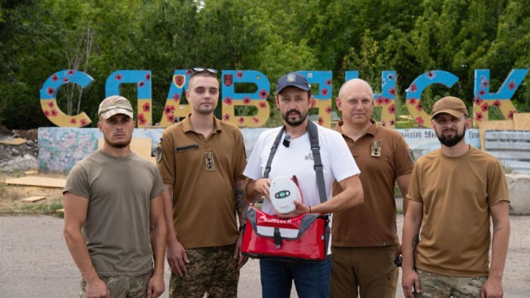 250 аппаратов EasyPulse от фонда 'Надежда' и Валерия Дубиля уже на фронте: спасающая жизни техника