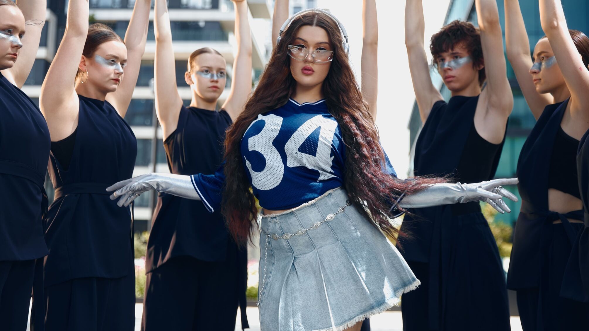 Новий голос на українській сцені: чесний дебют Bonni Shine з треком 'Ноти'