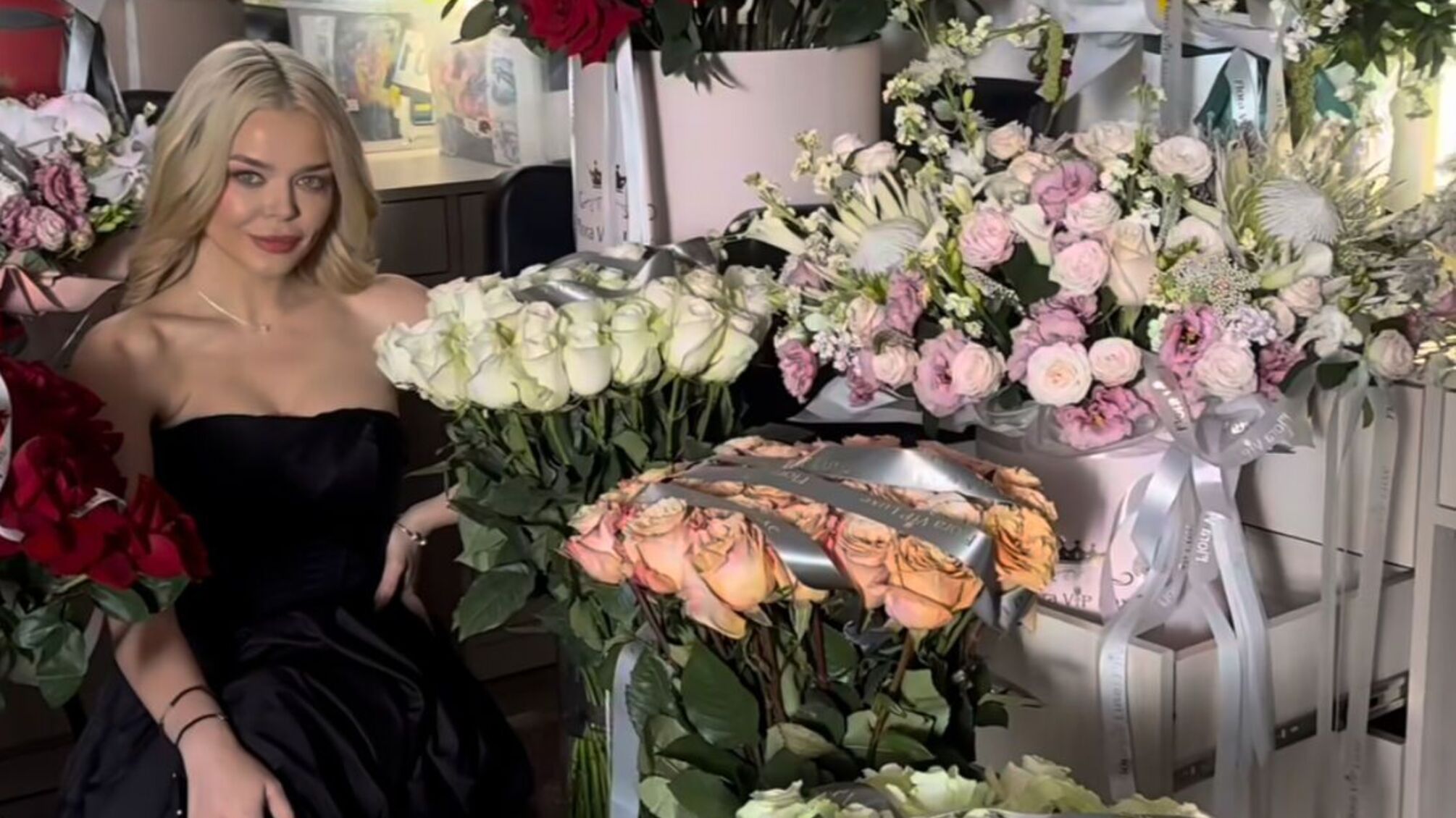 Аліна Гросу показала, як її гримерку завалили квітами