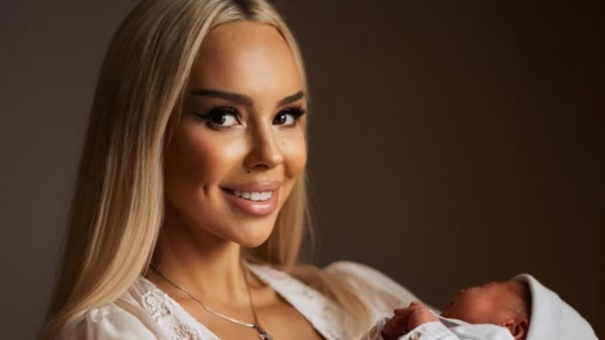 Співачка Солоха стала мамою втретє: перше фото малюка