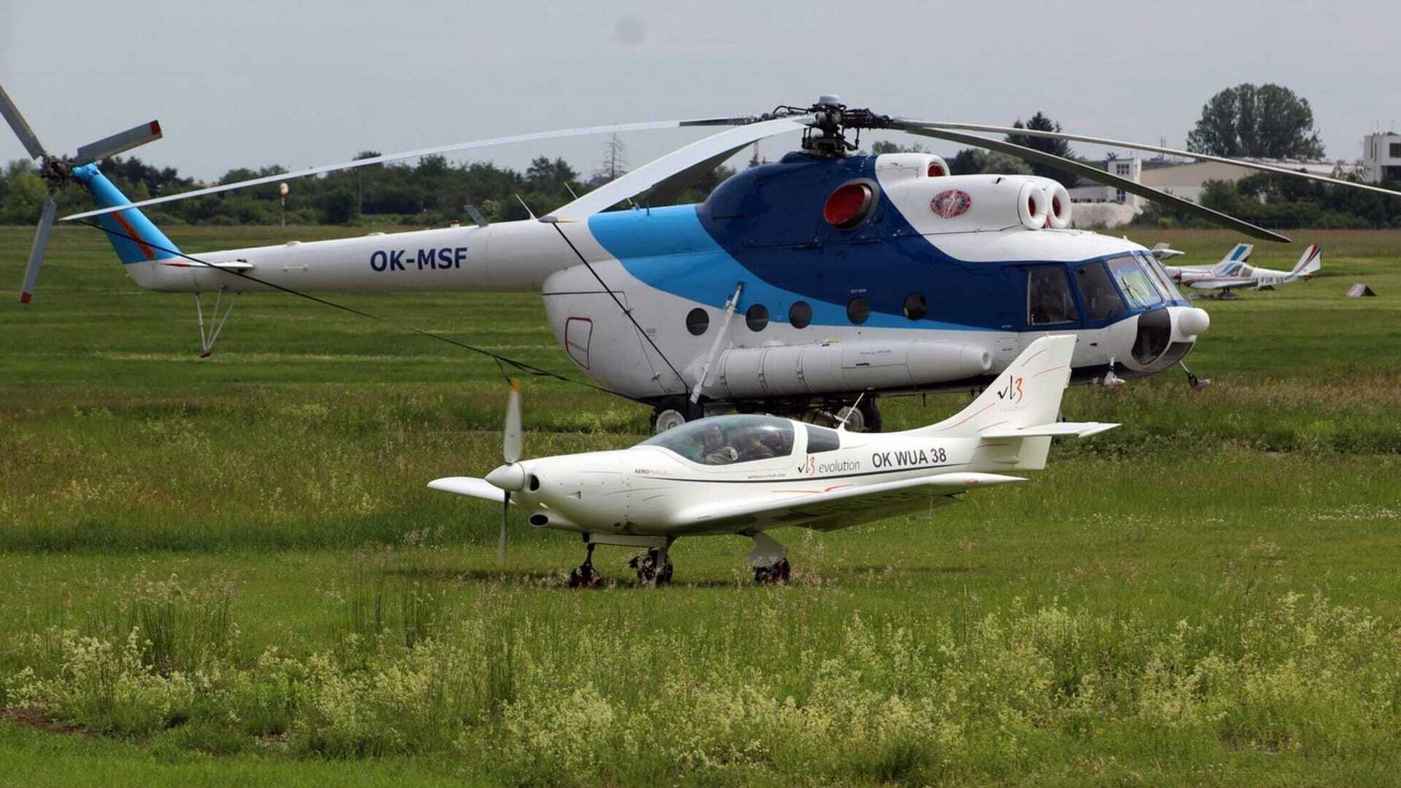 Трагическая авария в Праге: частный самолет упал, два человека погибли